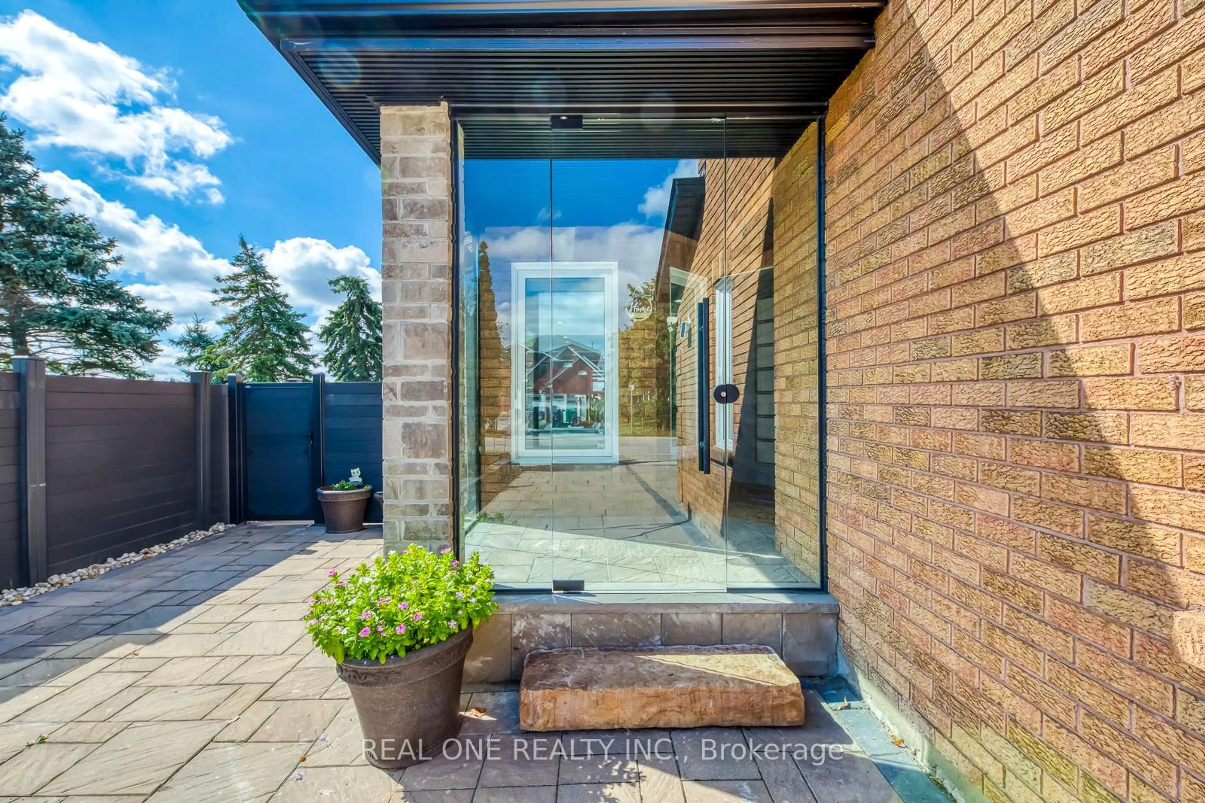 Indoor entryway for 6150 Duford Dr, Mississauga Ontario L5V 1A6