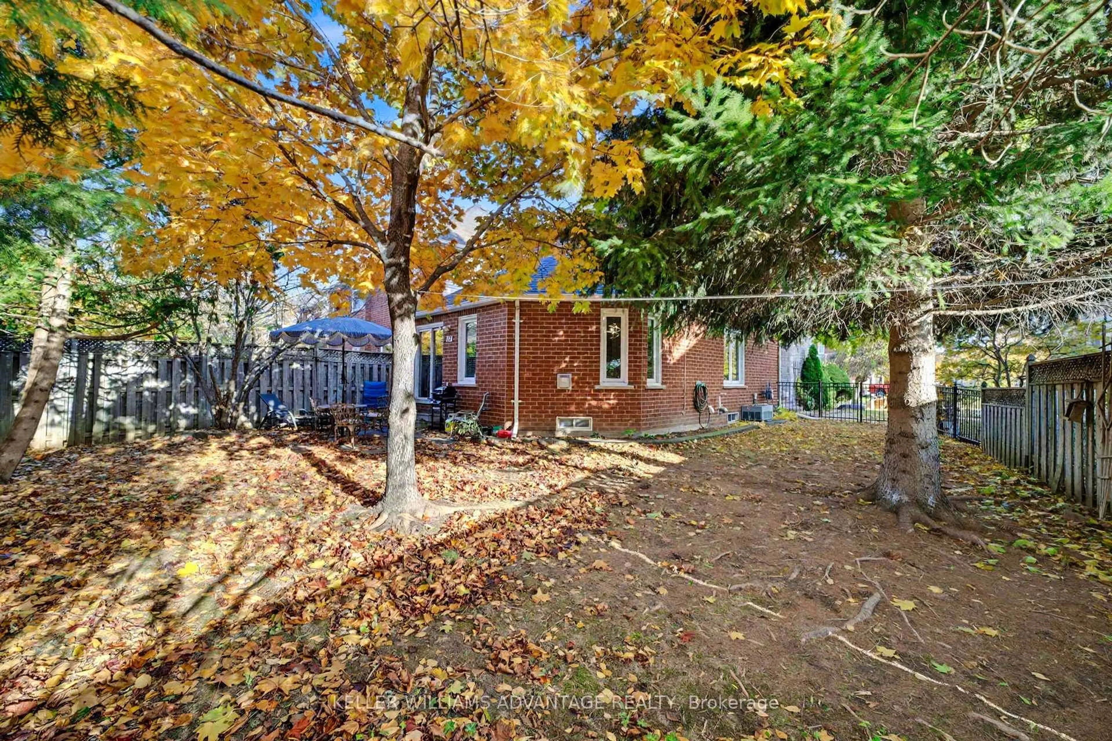 Patio, street for 17 James Young Dr, Halton Hills Ontario L7G 5S6