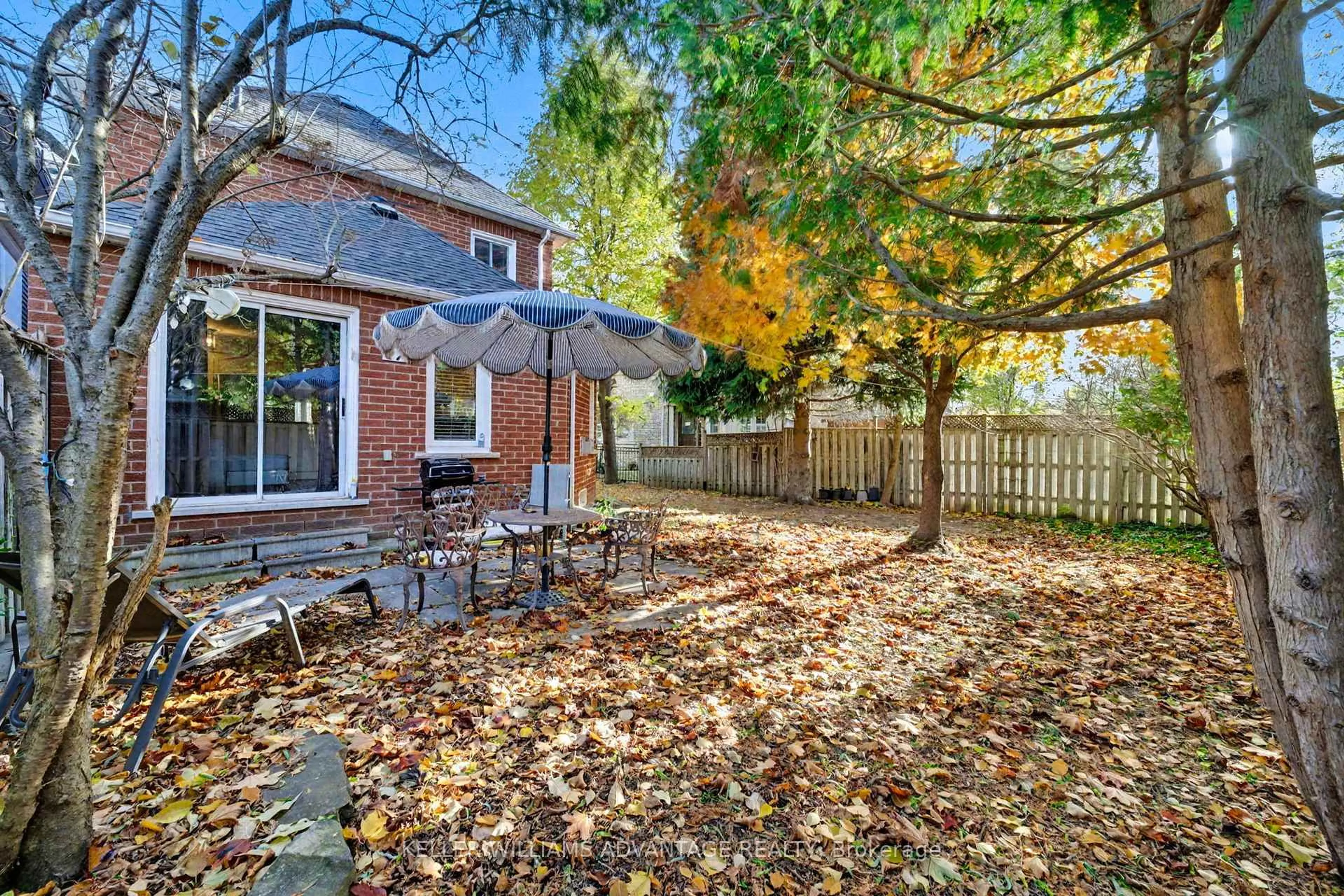 Patio, street for 17 James Young Dr, Halton Hills Ontario L7G 5S6