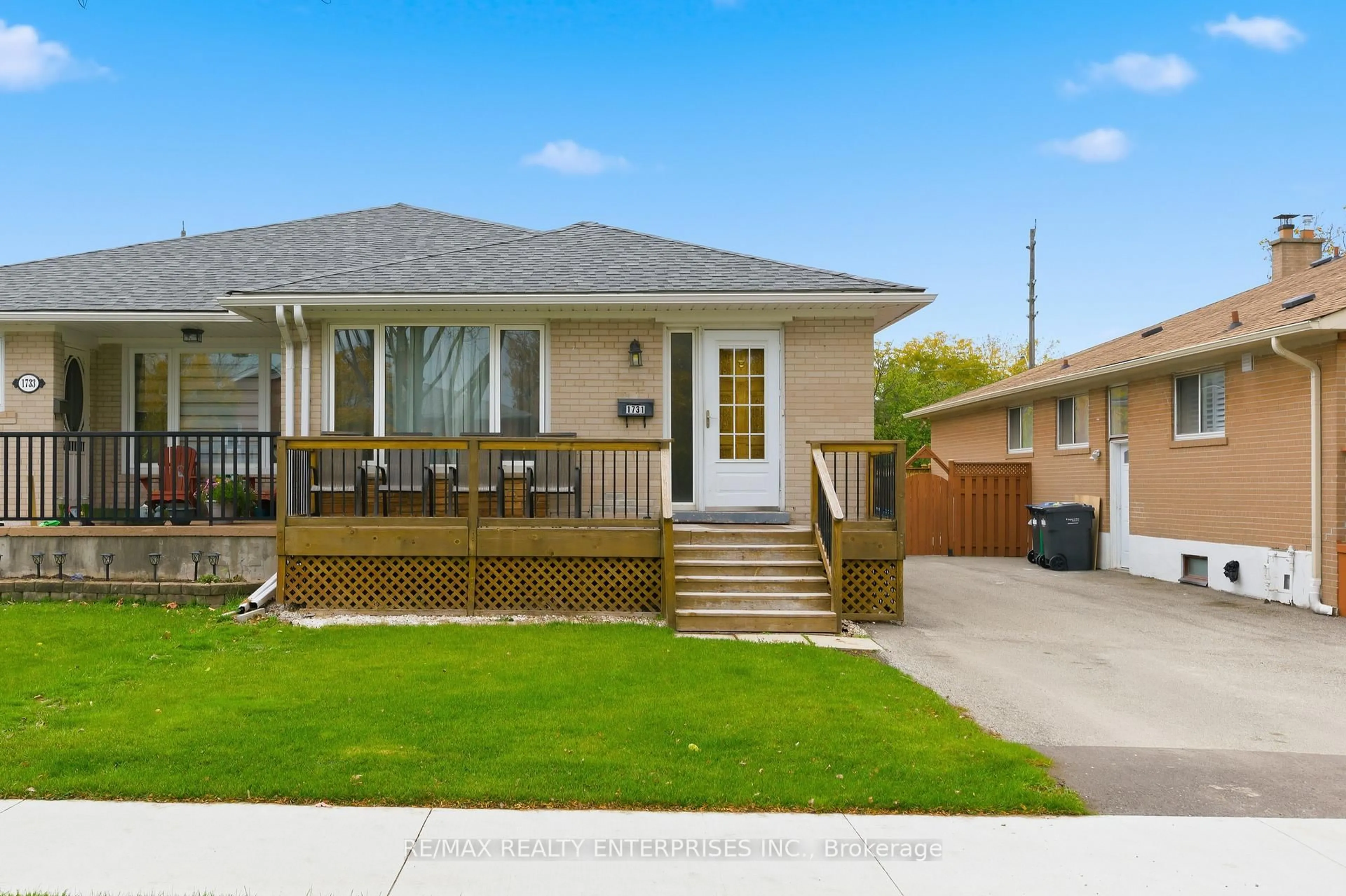 Home with brick exterior material, street for 1731 Sandgate Cres, Mississauga Ontario L5J 2E7