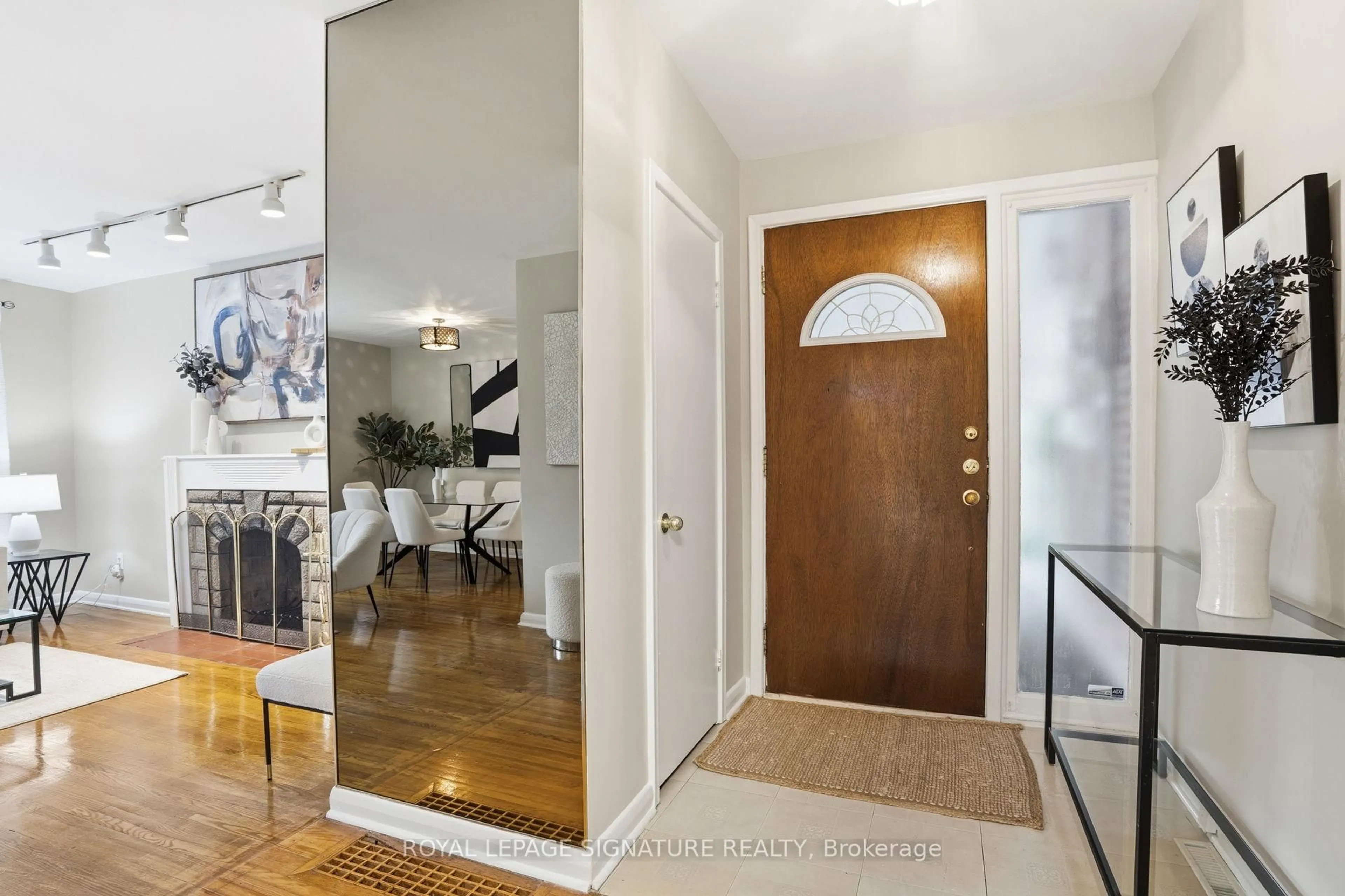 Indoor entryway for 68 Genthorn Ave, Toronto Ontario M9W 2S9