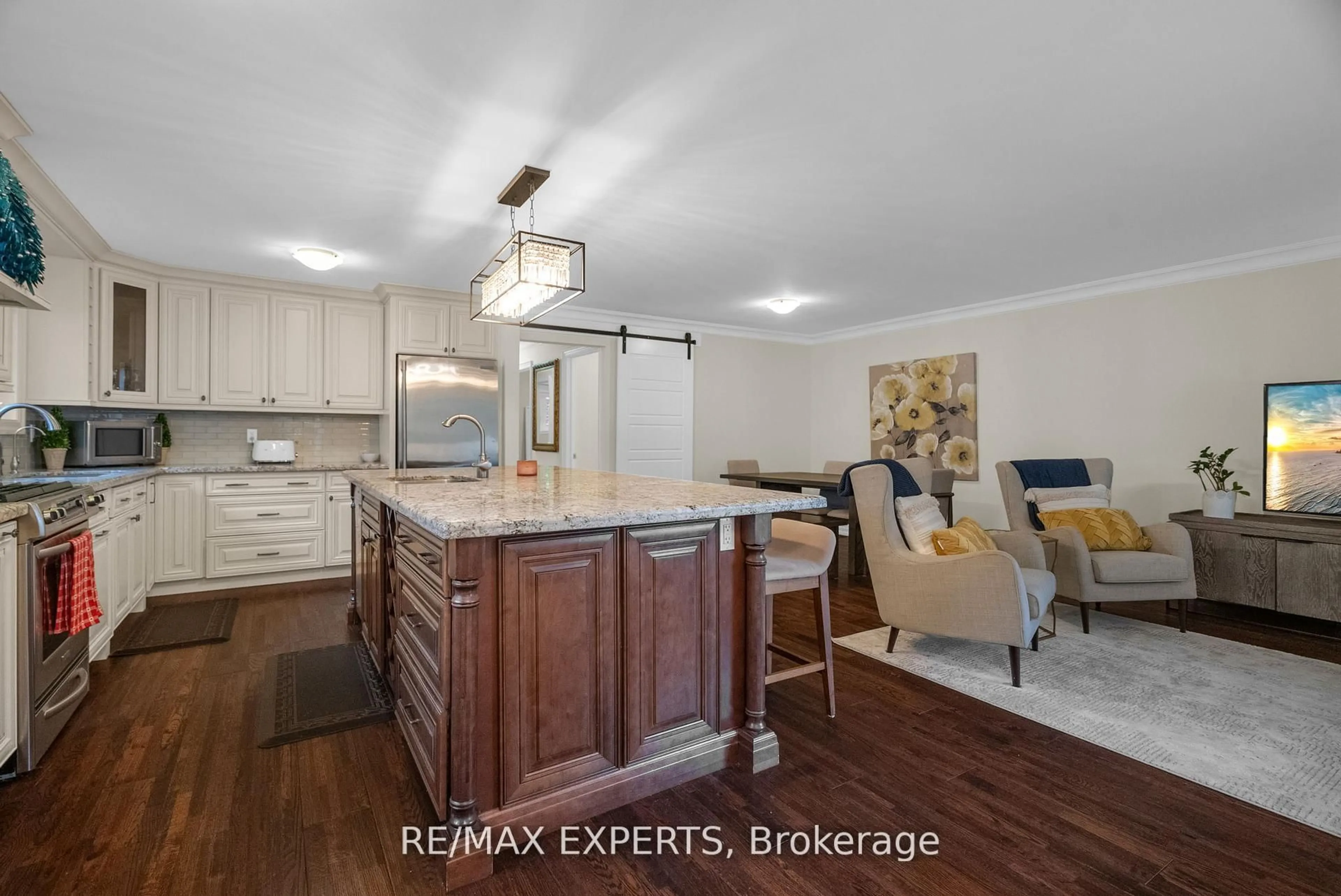 Open concept kitchen, unknown for 173 Kingsview Dr, Caledon Ontario L7E 3W8