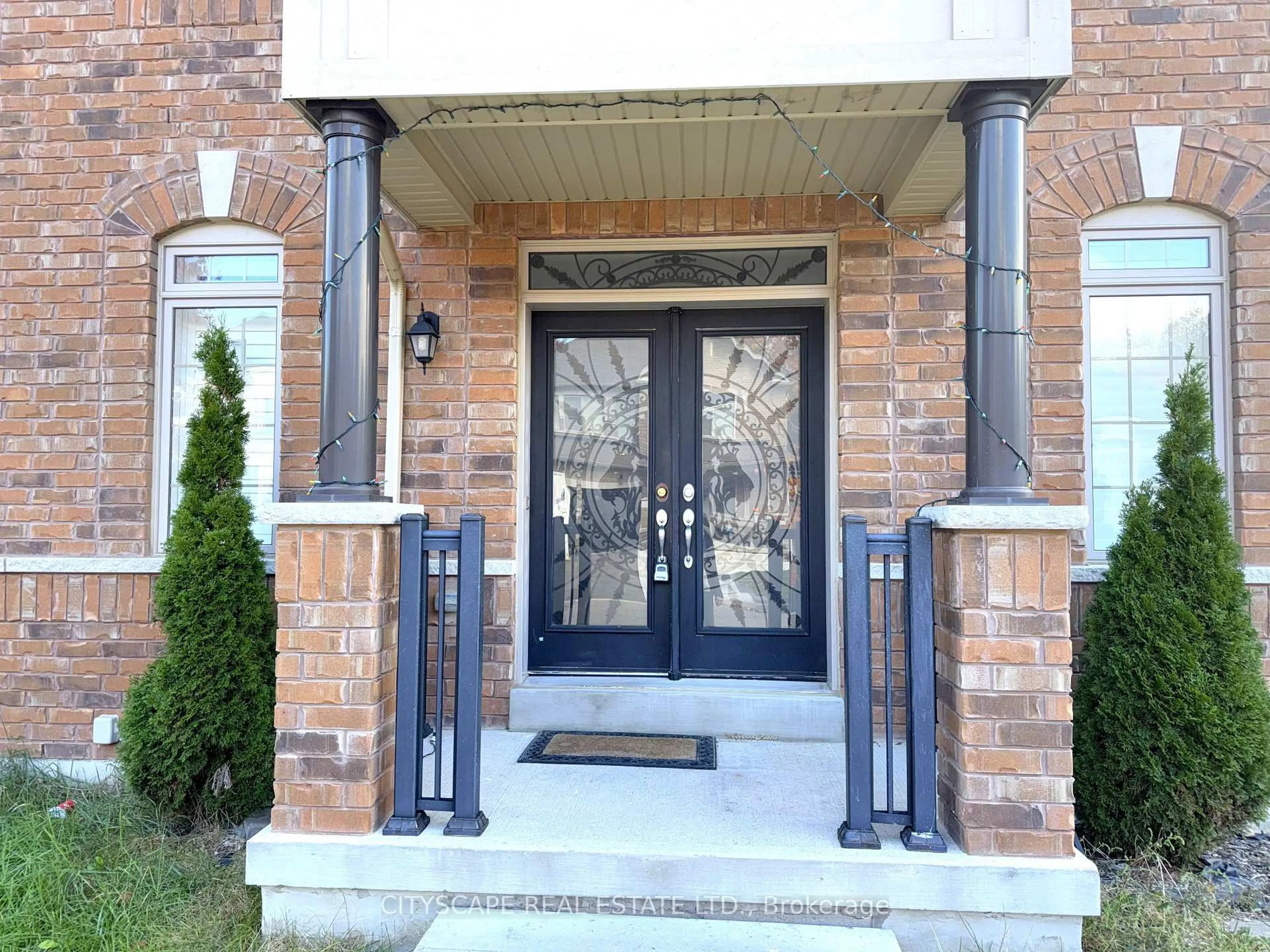 Indoor entryway for 33 Brookwater Cres, Caledon Ontario L7C 4A4