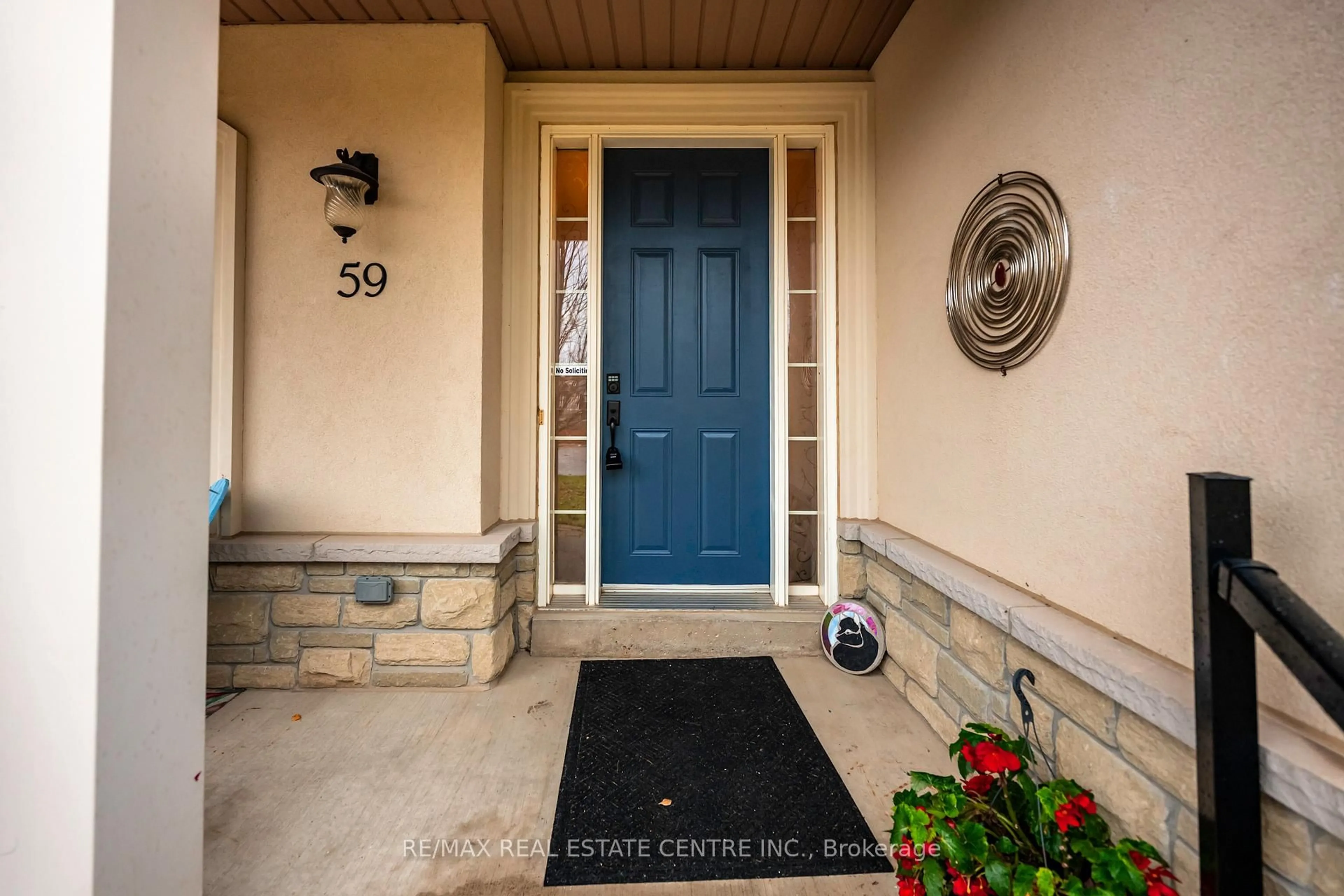 Indoor entryway for 59 Young Crt, Orangeville Ontario L9W 0A8