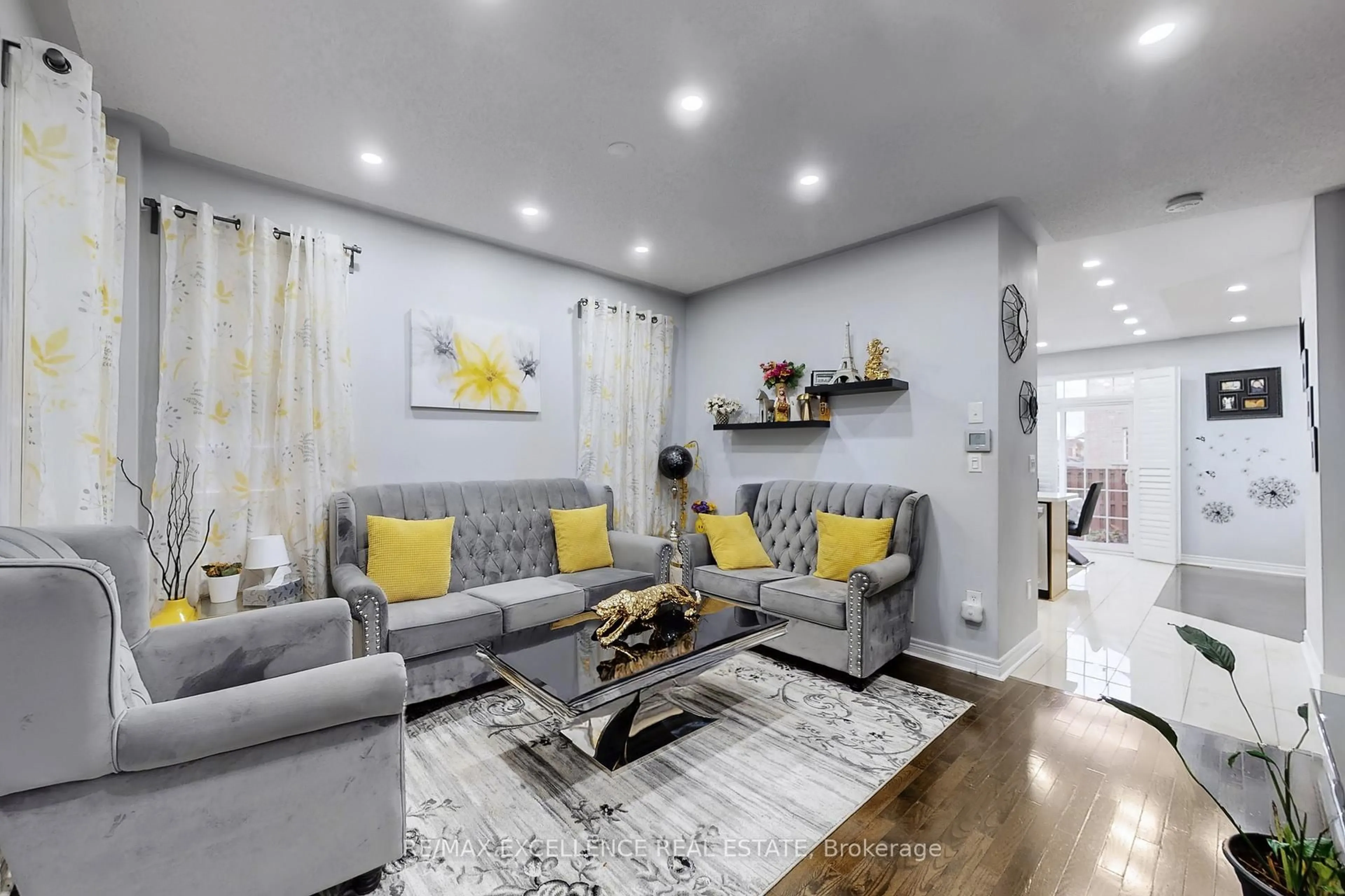 Living room with furniture, unknown for 2 Ryecroft Cres, Brampton Ontario L6R 0M9