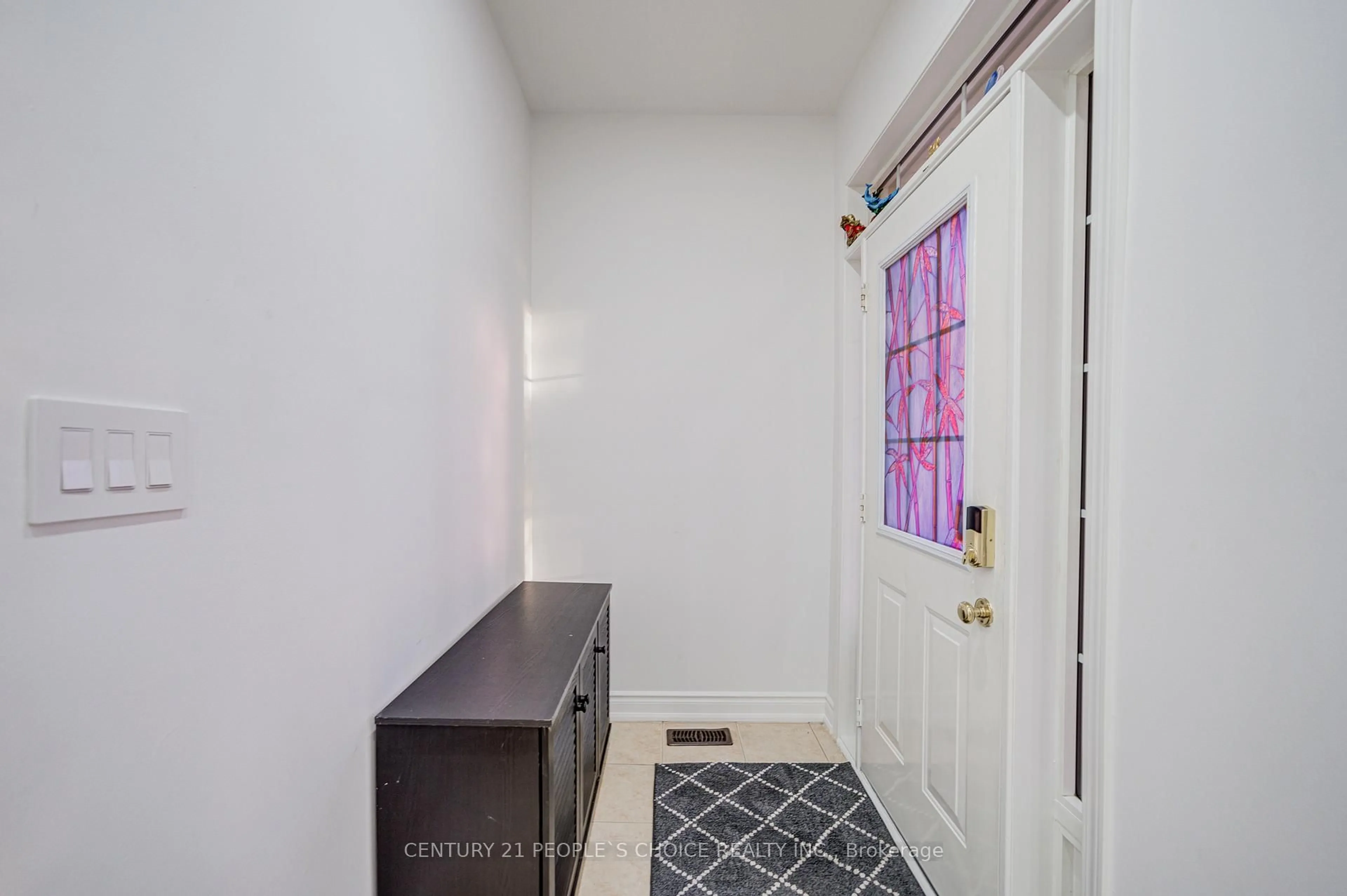Indoor entryway for 25 Dwyer Dr, Brampton Ontario L6S 6L2