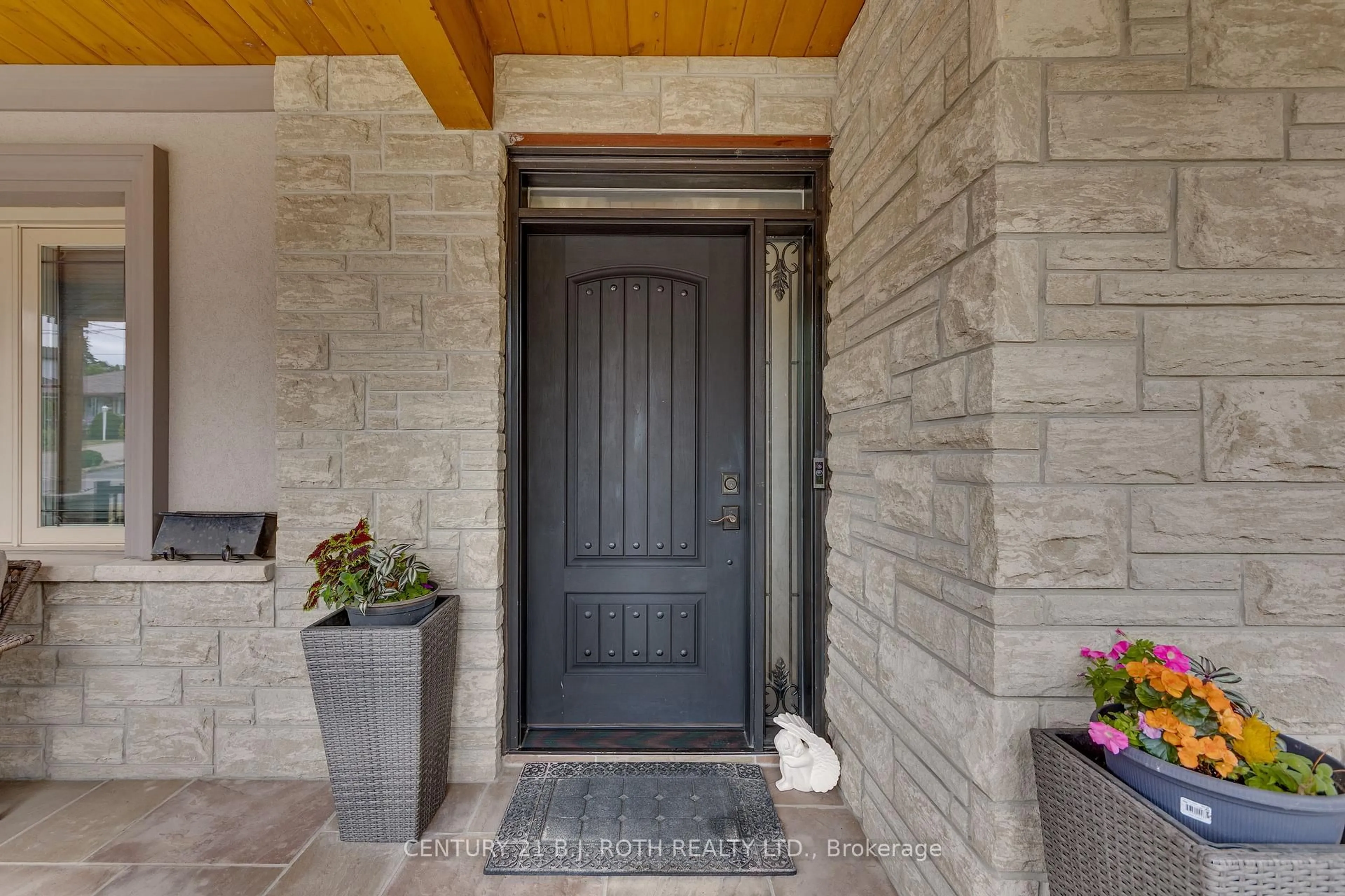 Indoor entryway for 193 Epsom Downs Dr, Toronto Ontario M3M 1S8