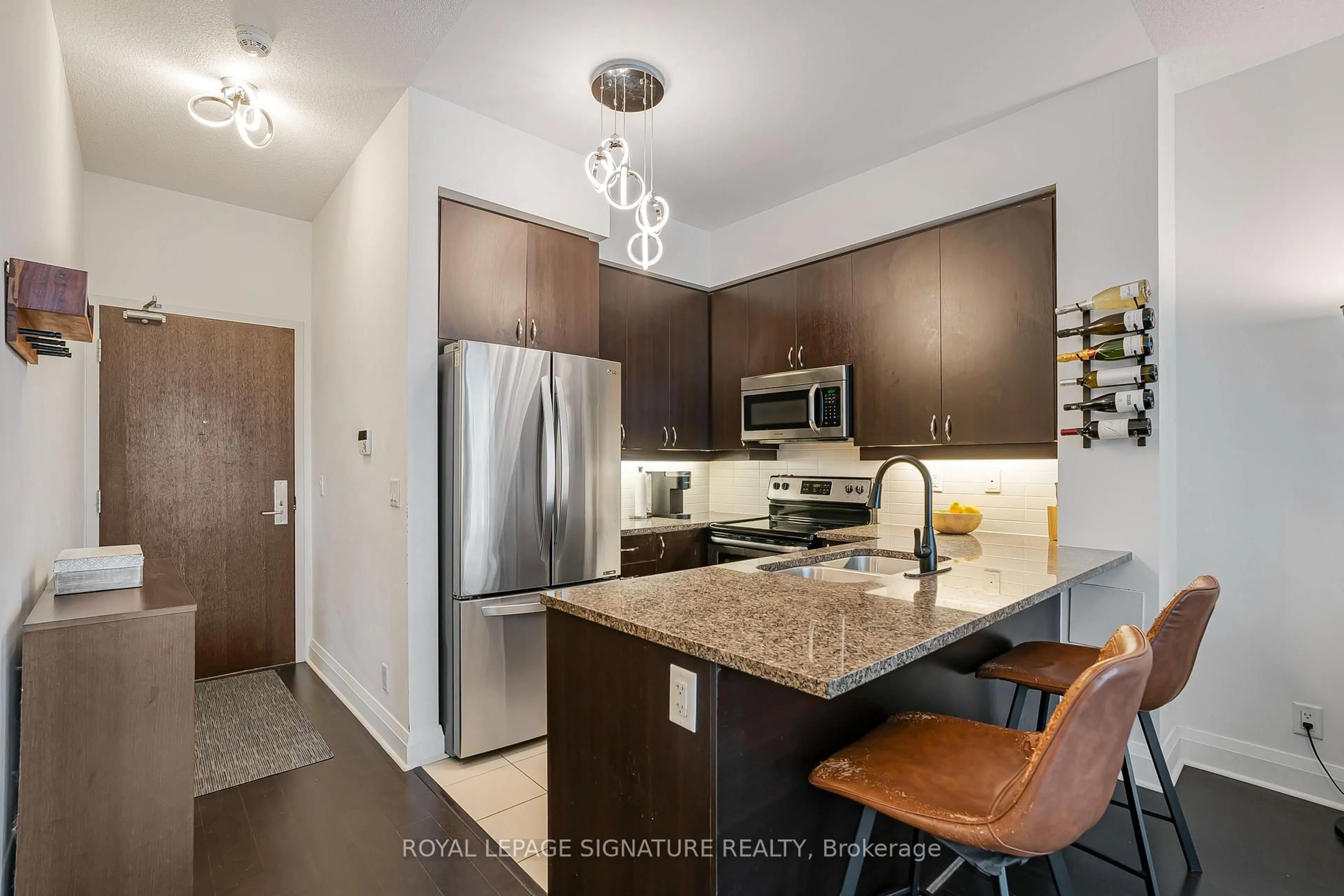 Open concept kitchen, unknown for 1185 The Queensway #527, Toronto Ontario M8Z 0C6