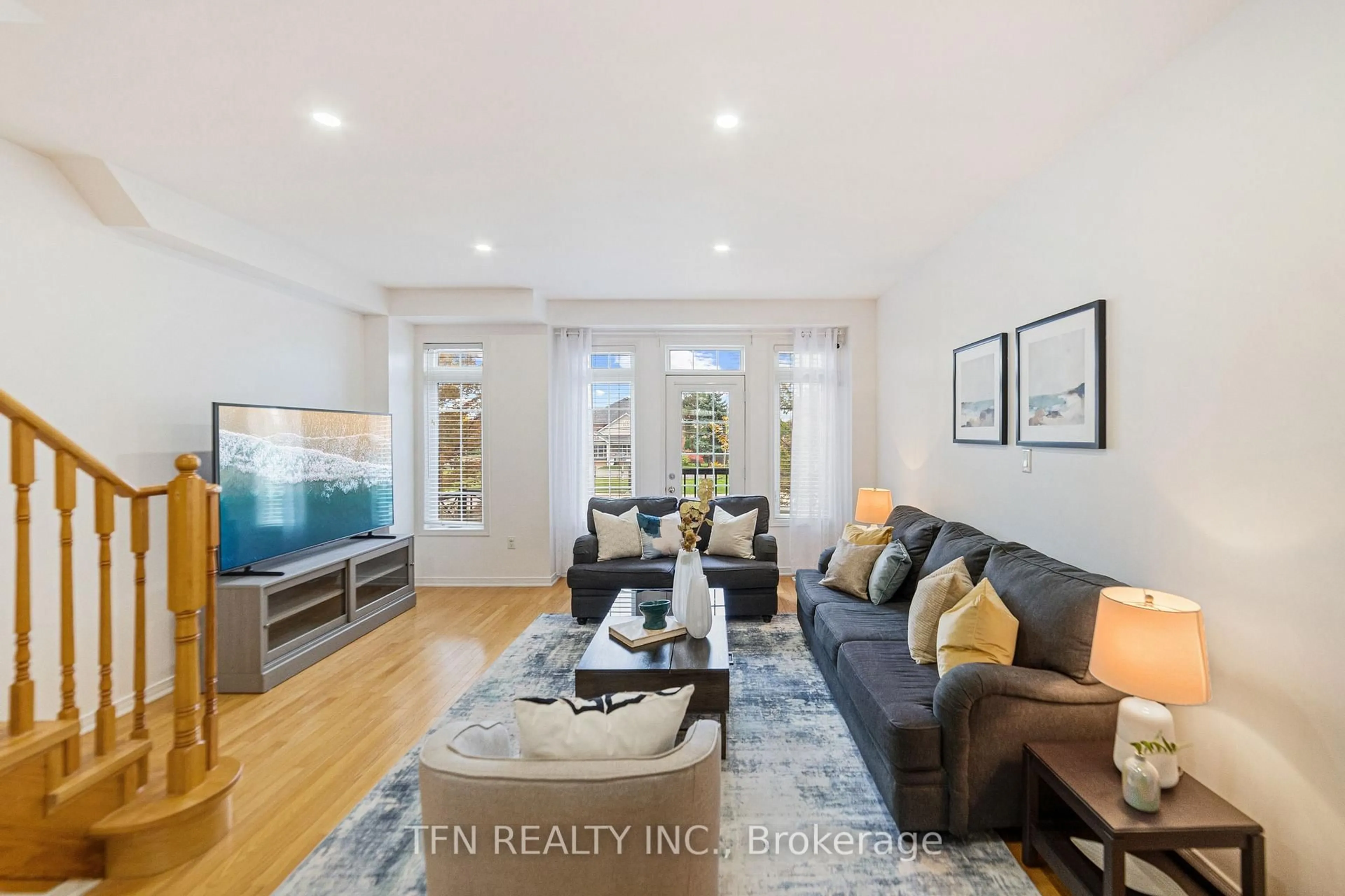 Living room with furniture, unknown for 7166 Triumph Lane, Mississauga Ontario L5N 0C5