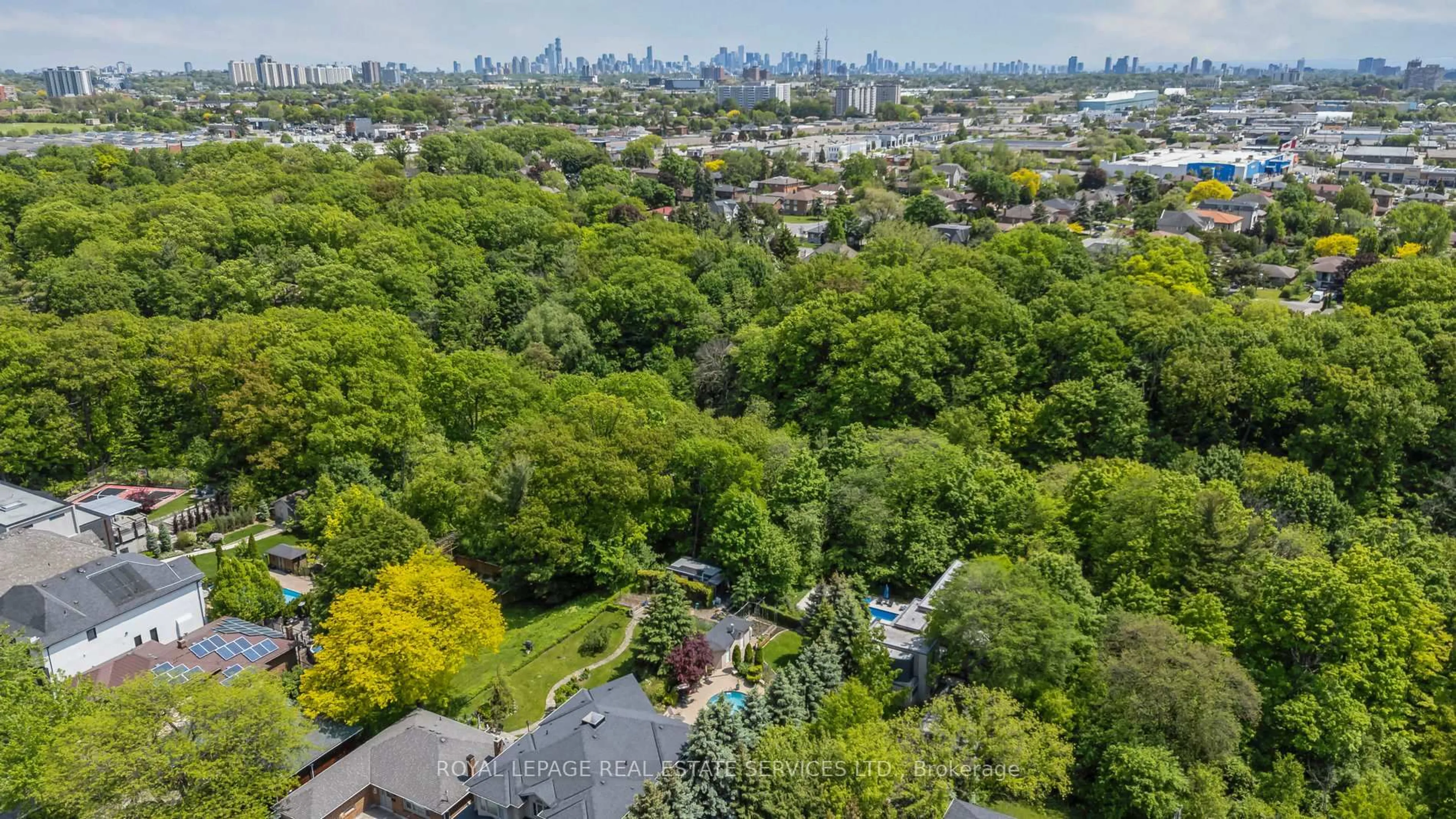A pic from outside/outdoor area/front of a property/back of a property/a pic from drone, city buildings view from balcony for 28 Cornelius Pkwy, Toronto Ontario M6L 2K3