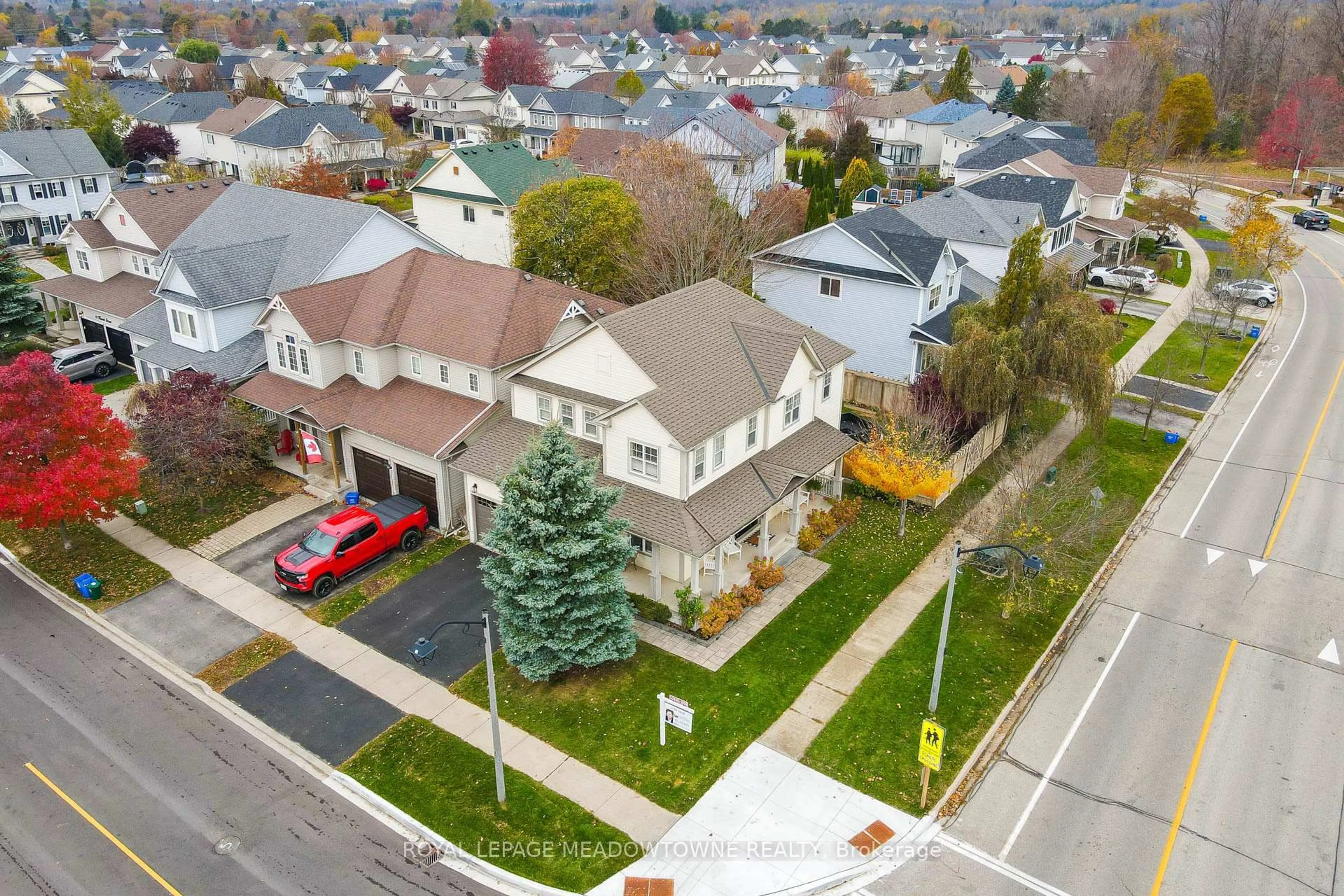 A pic from outside/outdoor area/front of a property/back of a property/a pic from drone, street for 60 Tanners Dr, Halton Hills Ontario L7J 2Z6