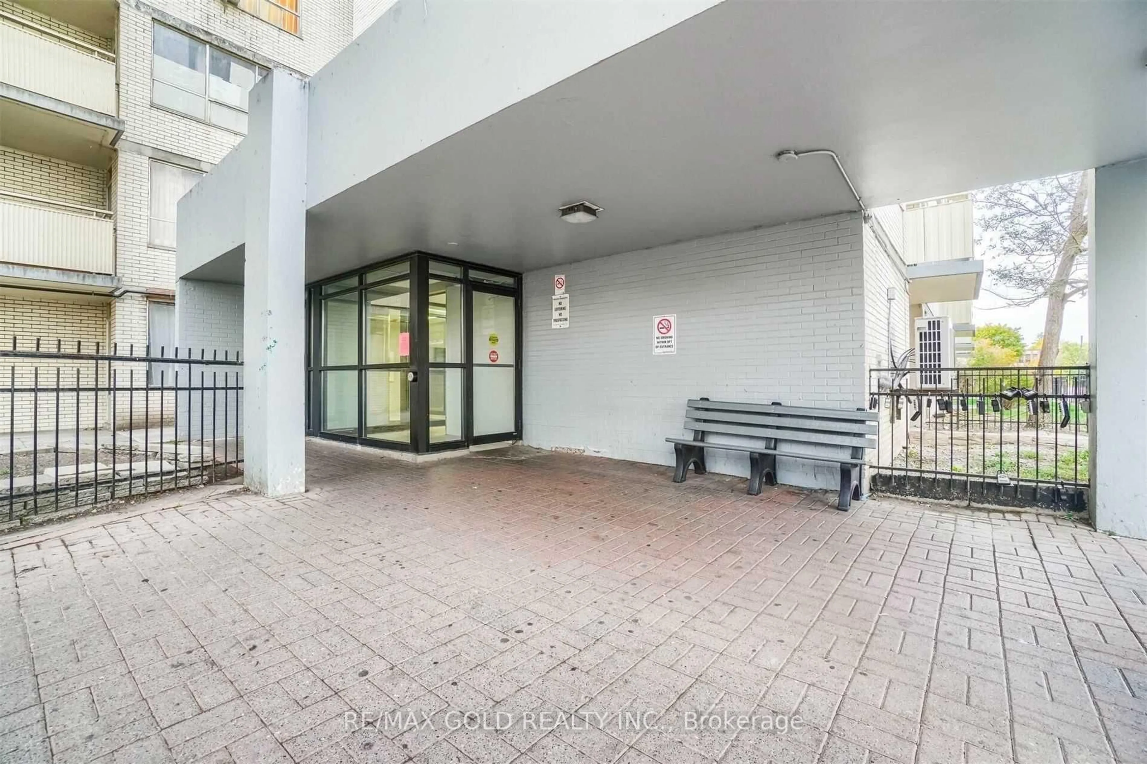 Indoor foyer for 340 Dixon Rd #513, Toronto Ontario M9R 1T1
