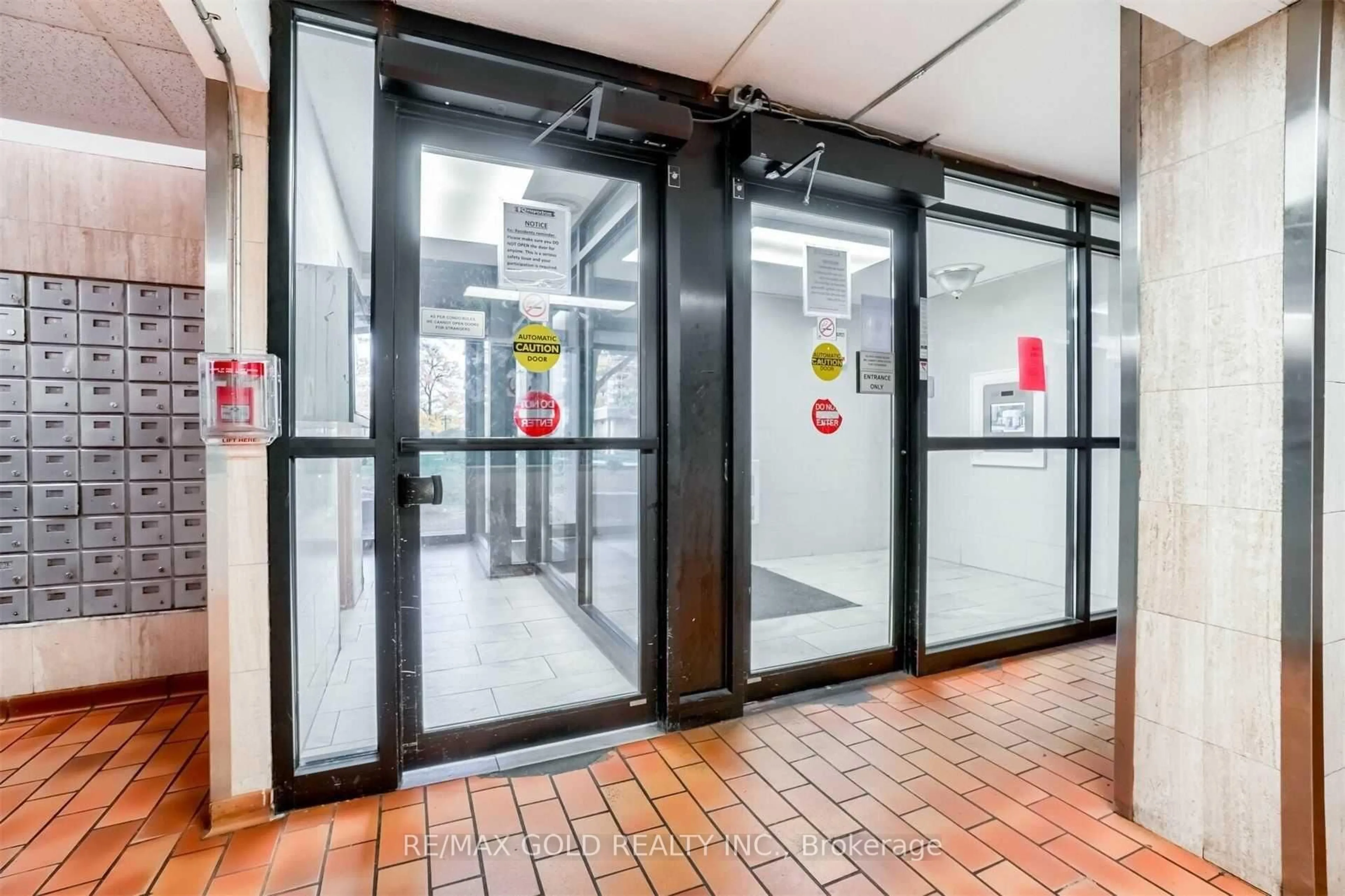 Indoor foyer for 340 Dixon Rd #513, Toronto Ontario M9R 1T1