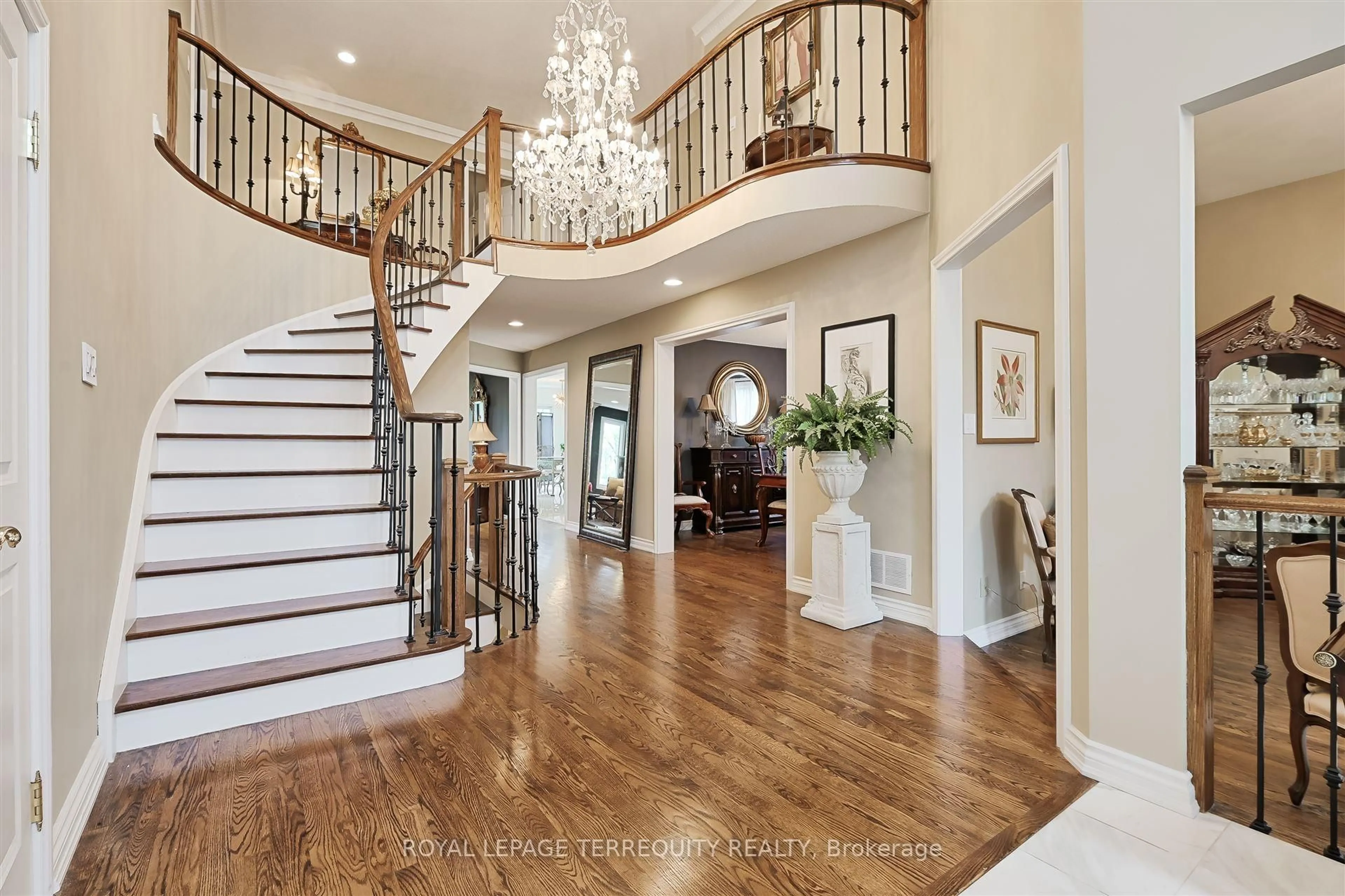 Indoor entryway for 11 Blaketon Rd, Toronto Ontario M9B 4V8