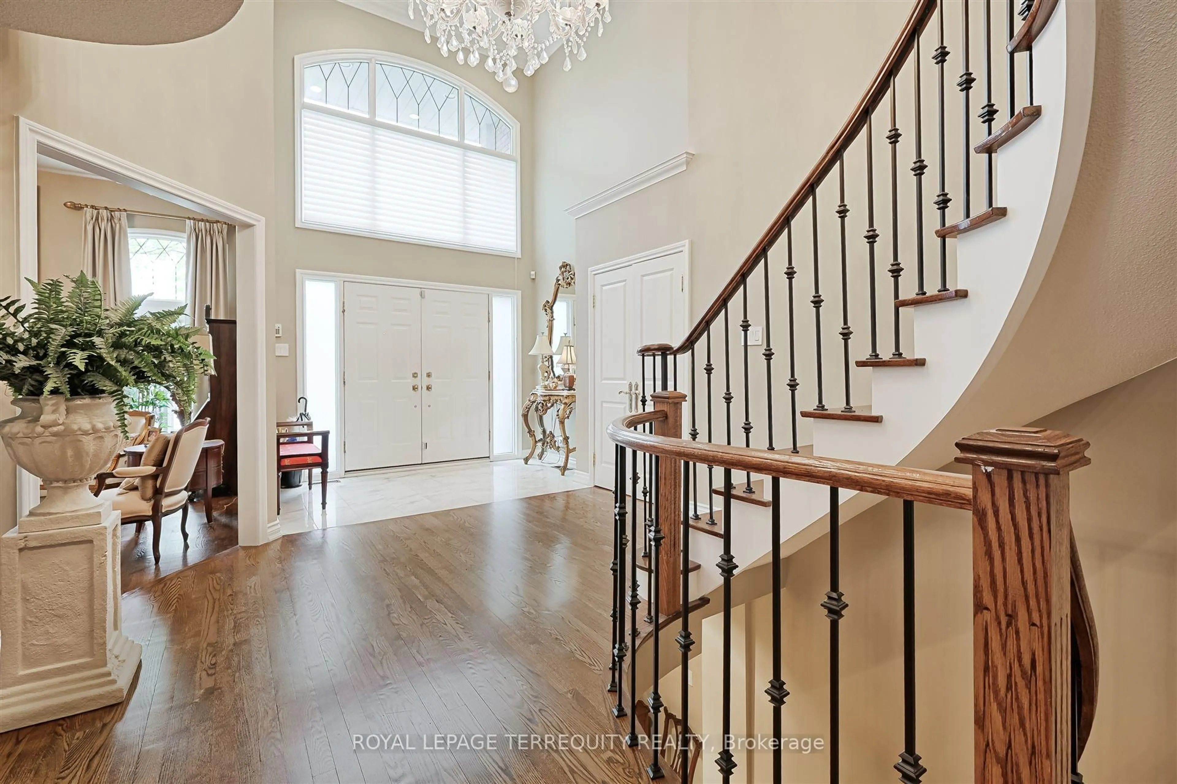 Indoor entryway for 11 Blaketon Rd, Toronto Ontario M9B 4V8