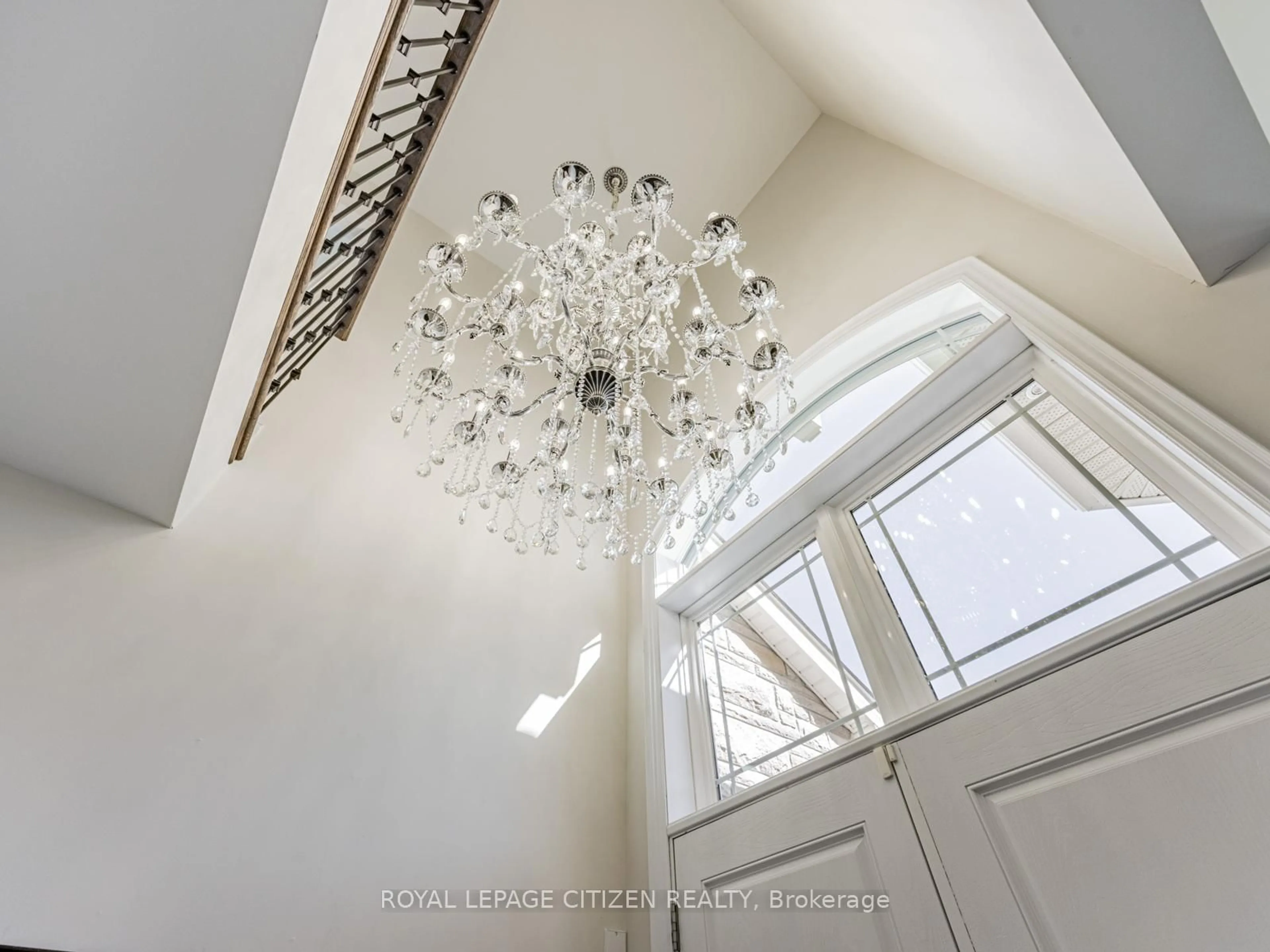 Indoor foyer for 15 Possession Cres, Brampton Ontario L6P 4K3