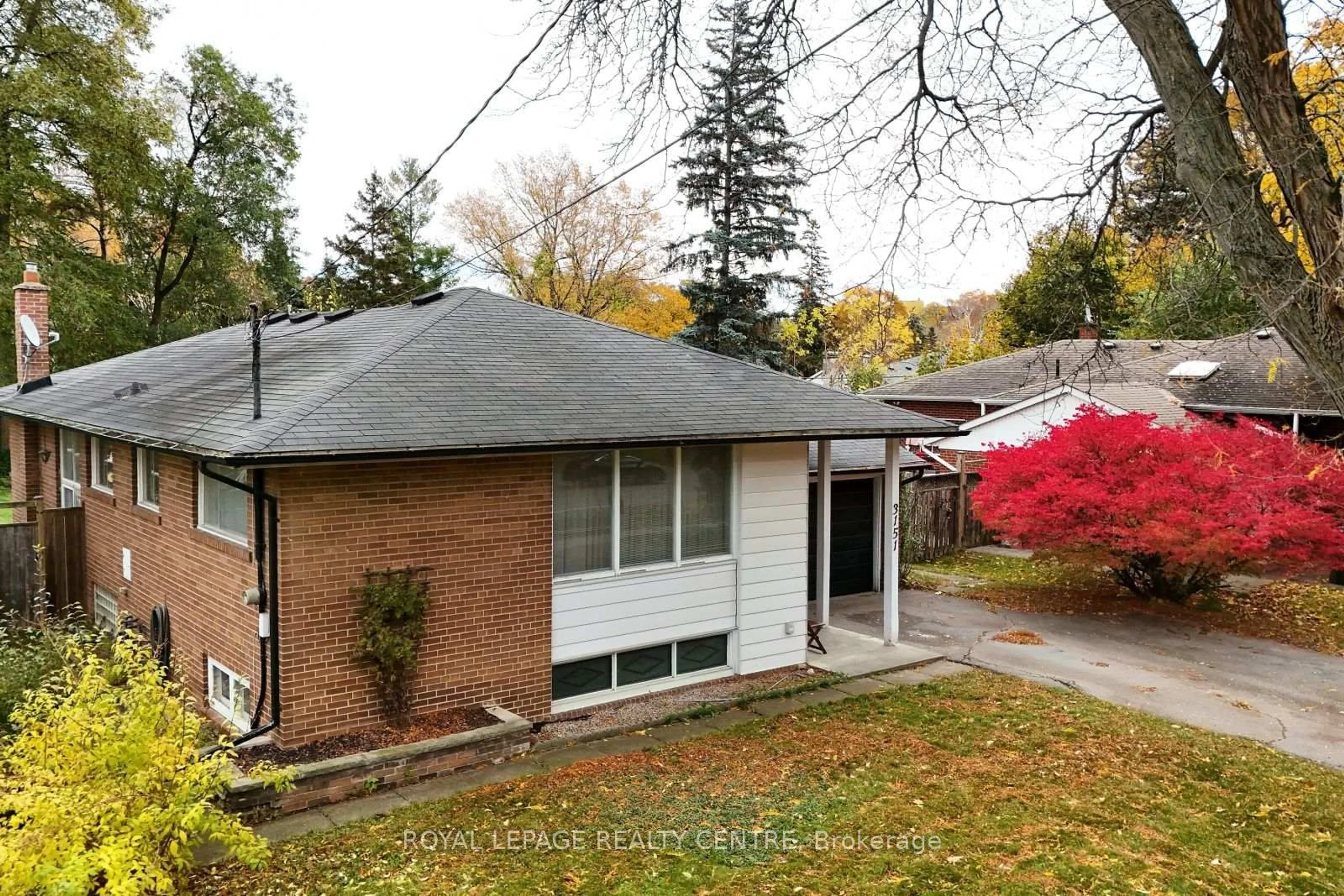 Home with brick exterior material, street for 3151 The Credit Woodlands, Mississauga Ontario L5C 2J2