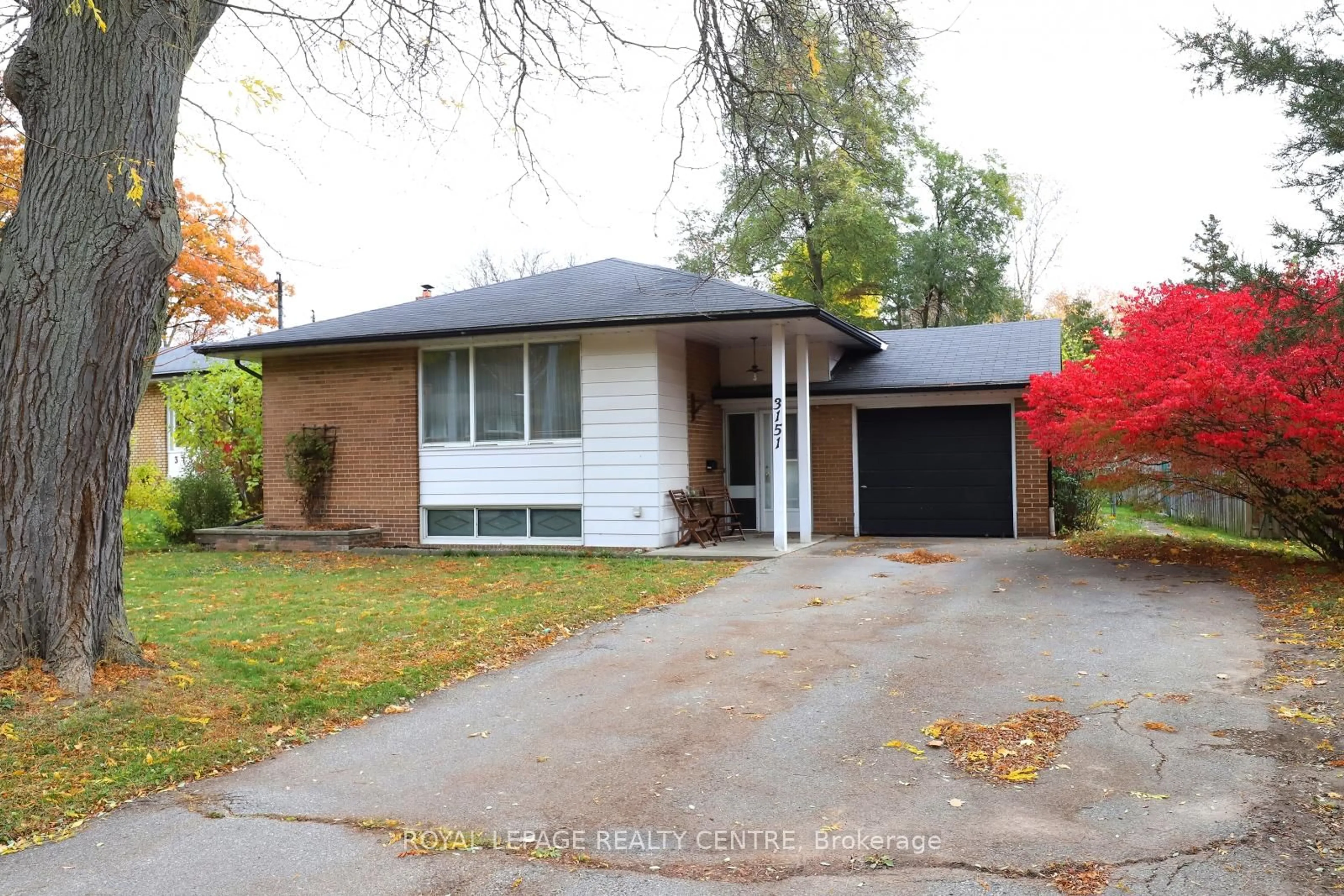 Home with brick exterior material, street for 3151 The Credit Woodlands, Mississauga Ontario L5C 2J2