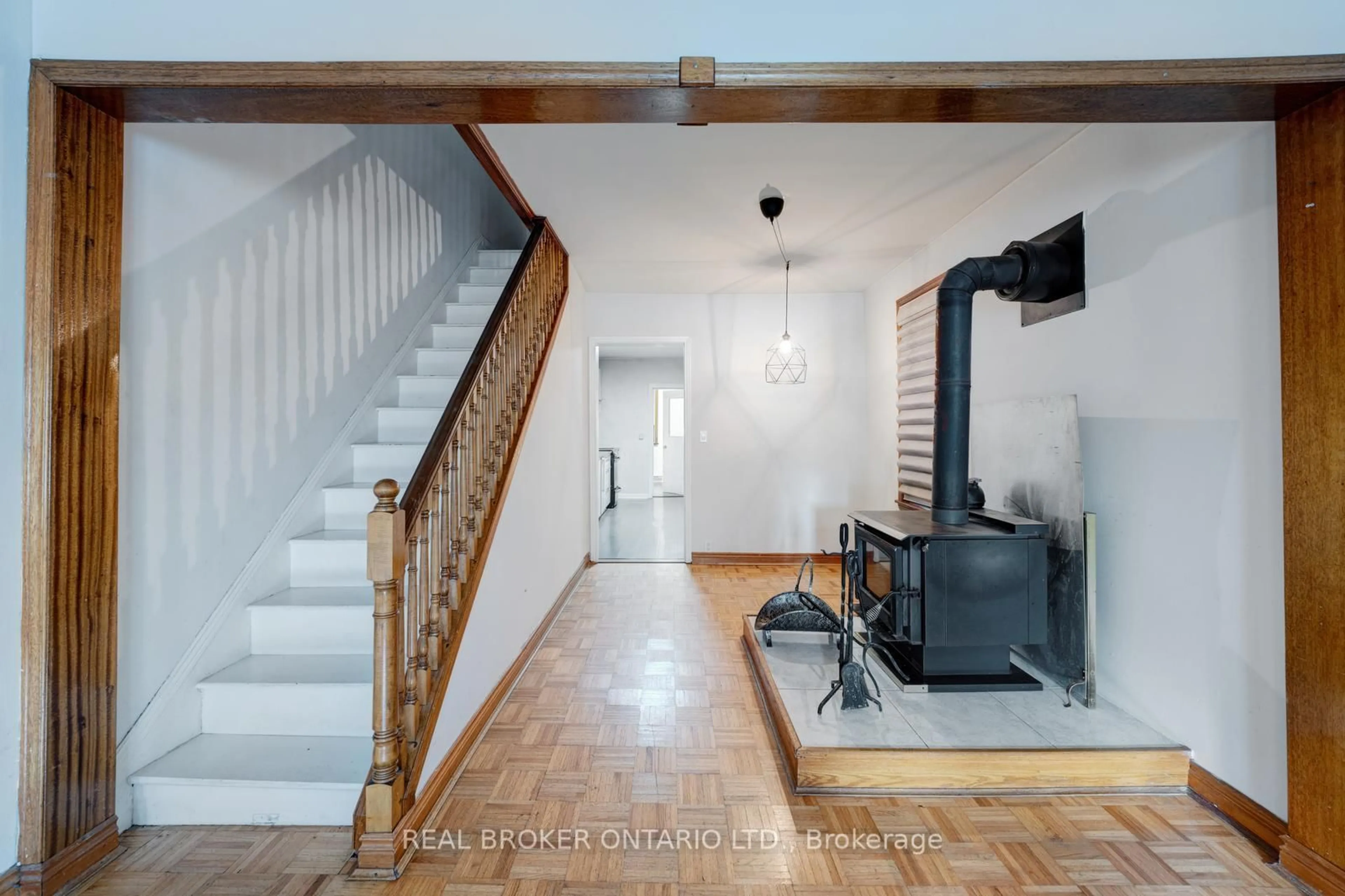 Indoor entryway for 195 Islington Ave, Toronto Ontario M8V 3B8