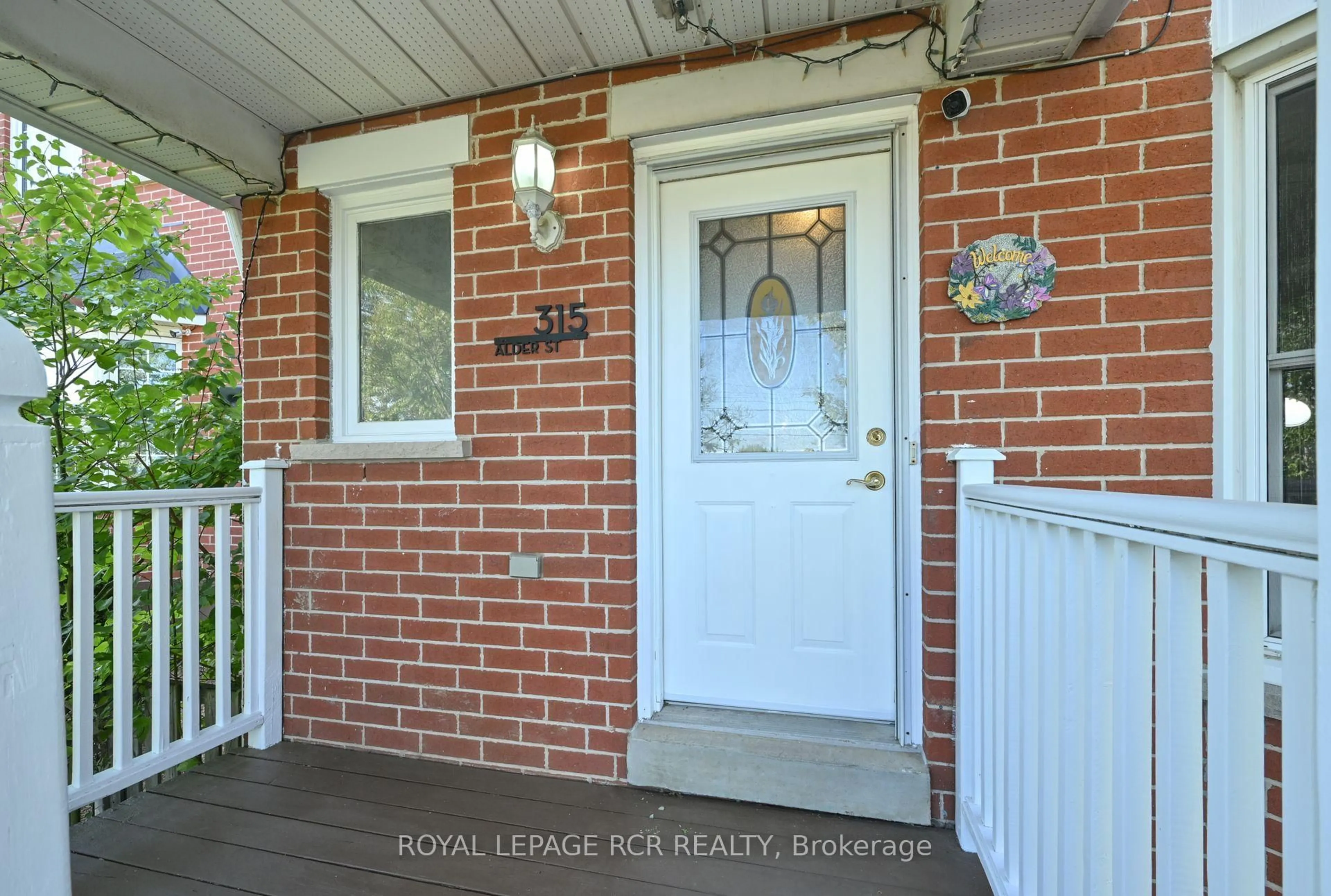 Indoor entryway for 315 Alder St, Orangeville Ontario L9W 4X5