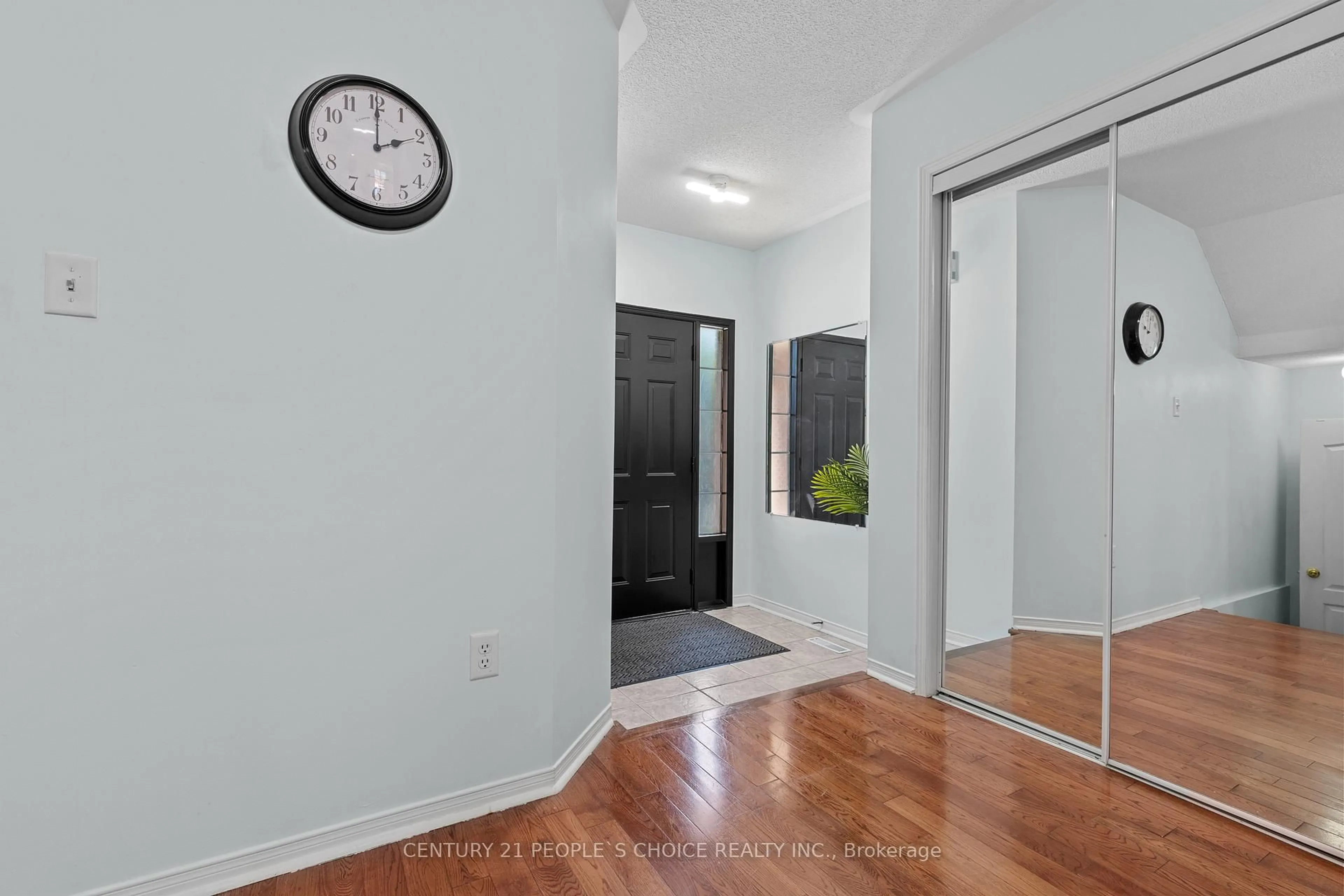 Indoor entryway for 44 Roadmaster Lane, Brampton Ontario L7A 3A7