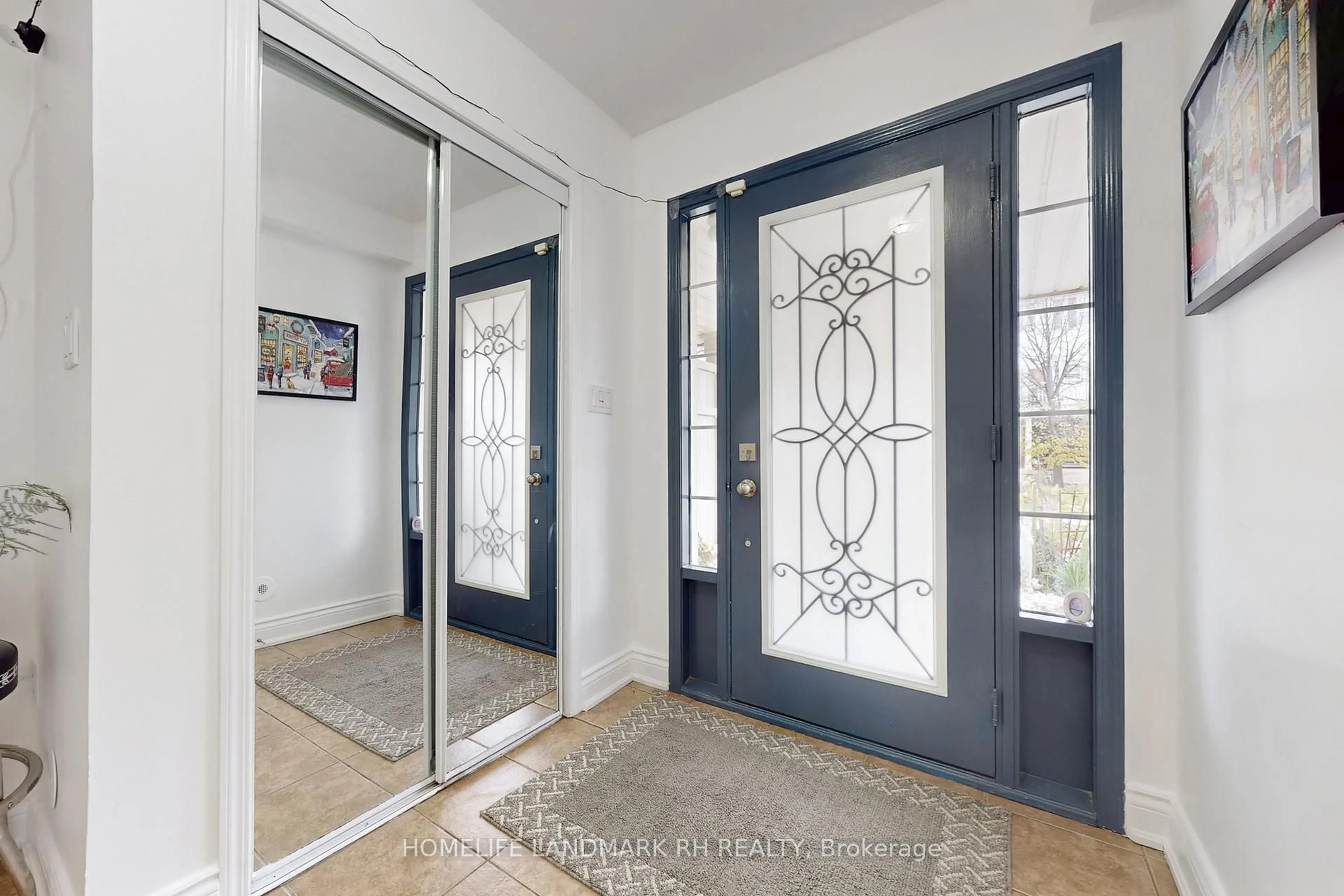 Indoor entryway for 3060 Dewridge Ave, Oakville Ontario L6M 5J1