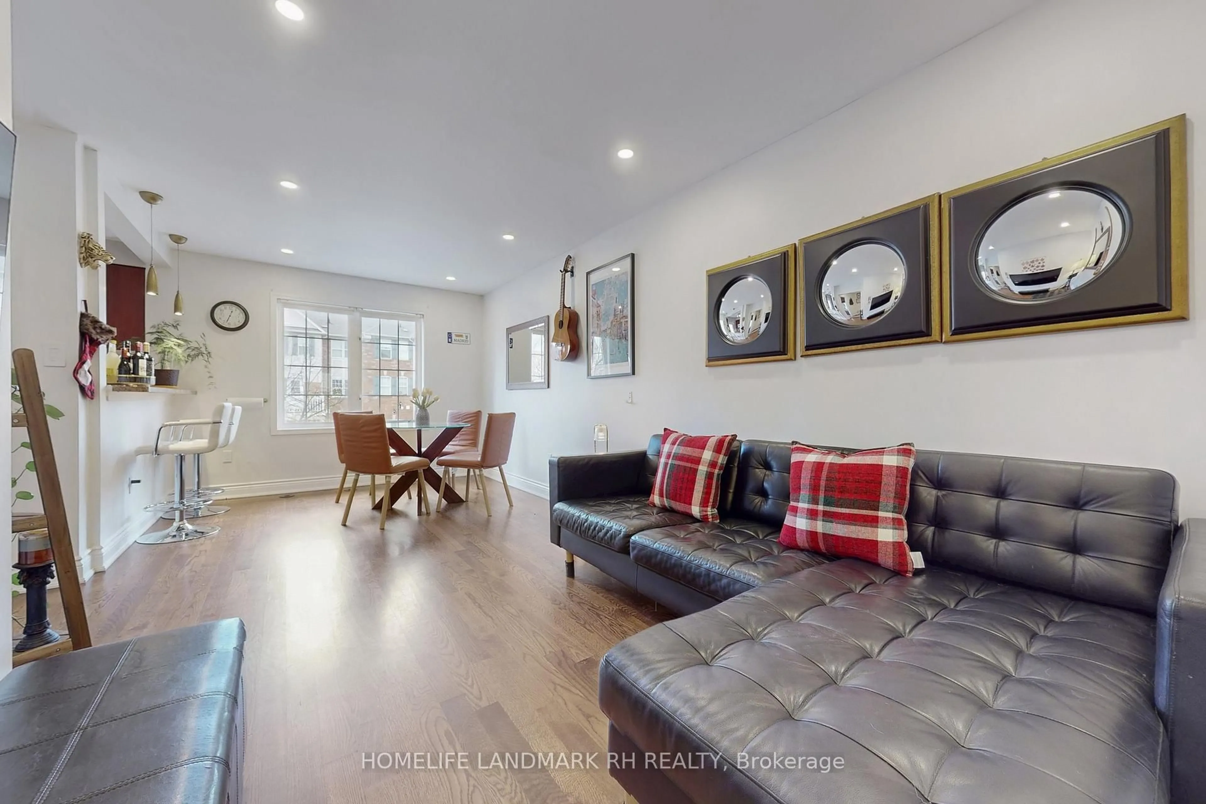 Living room with furniture, unknown for 3060 Dewridge Ave, Oakville Ontario L6M 5J1