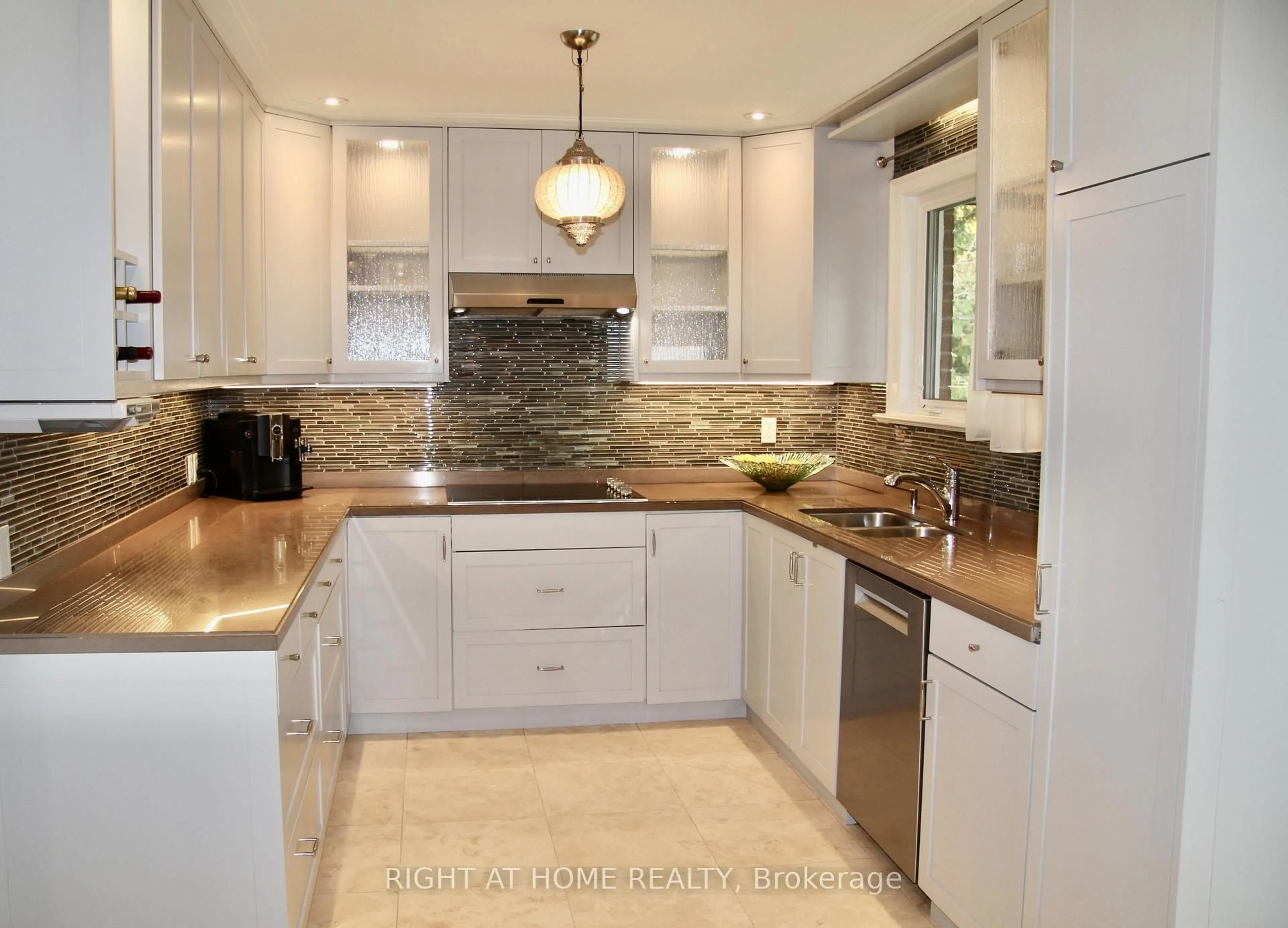 Contemporary kitchen, ceramic/tile floor for 2335 Blase Crt, Mississauga Ontario L5A 1N9