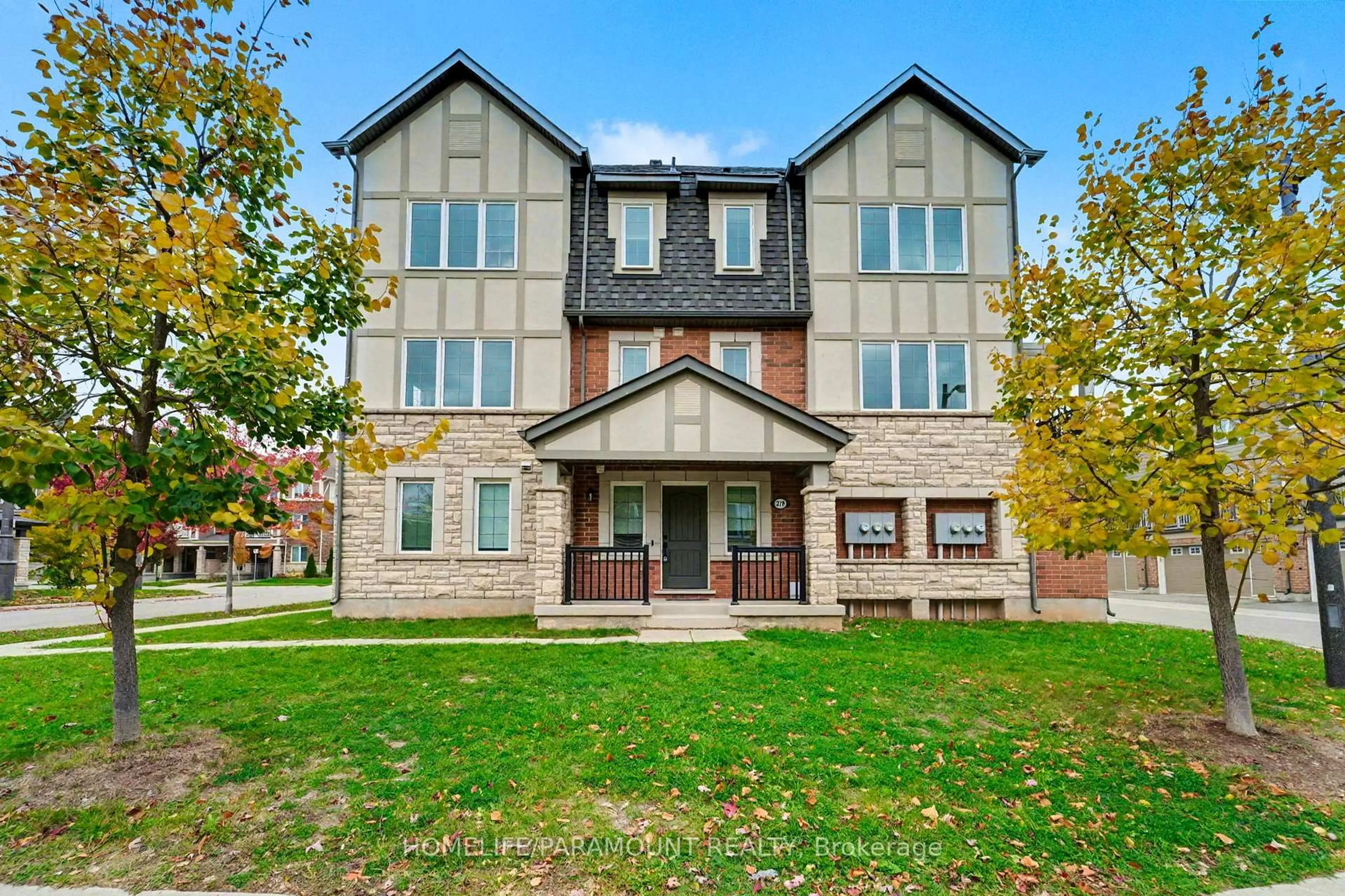 Home with brick exterior material, building for 370 Timberland Gate, Oakville Ontario L6M 0Y9