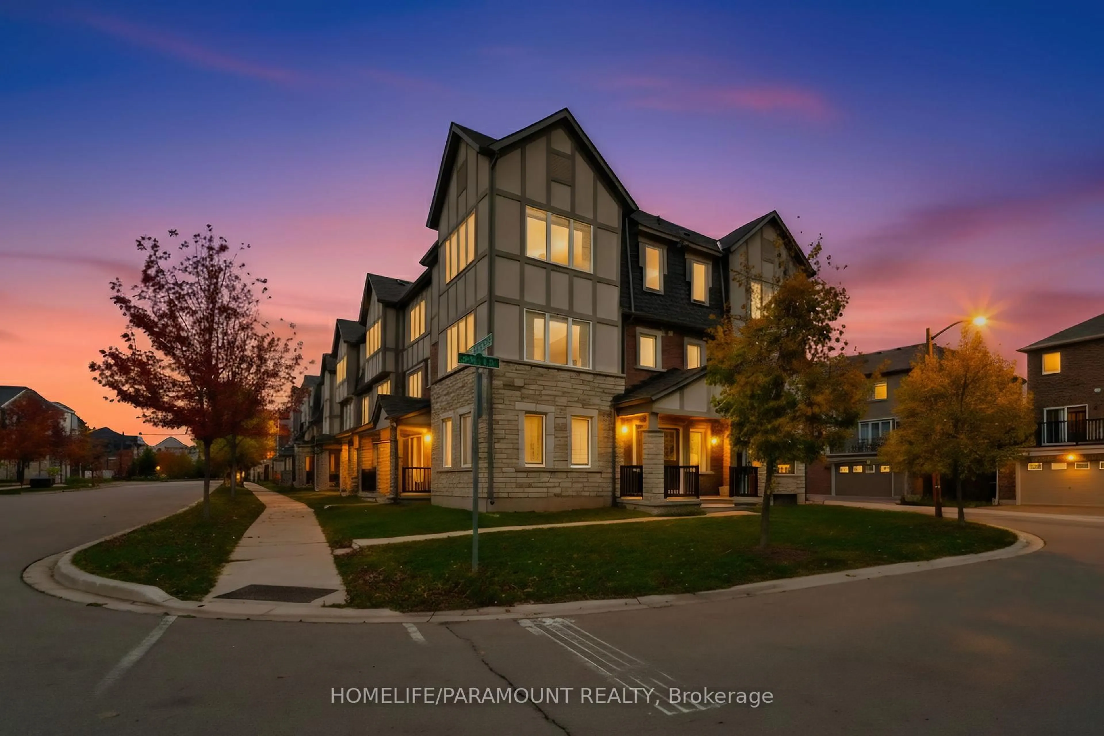 Patio, unknown for 370 Timberland Gate, Oakville Ontario L6M 0Y9