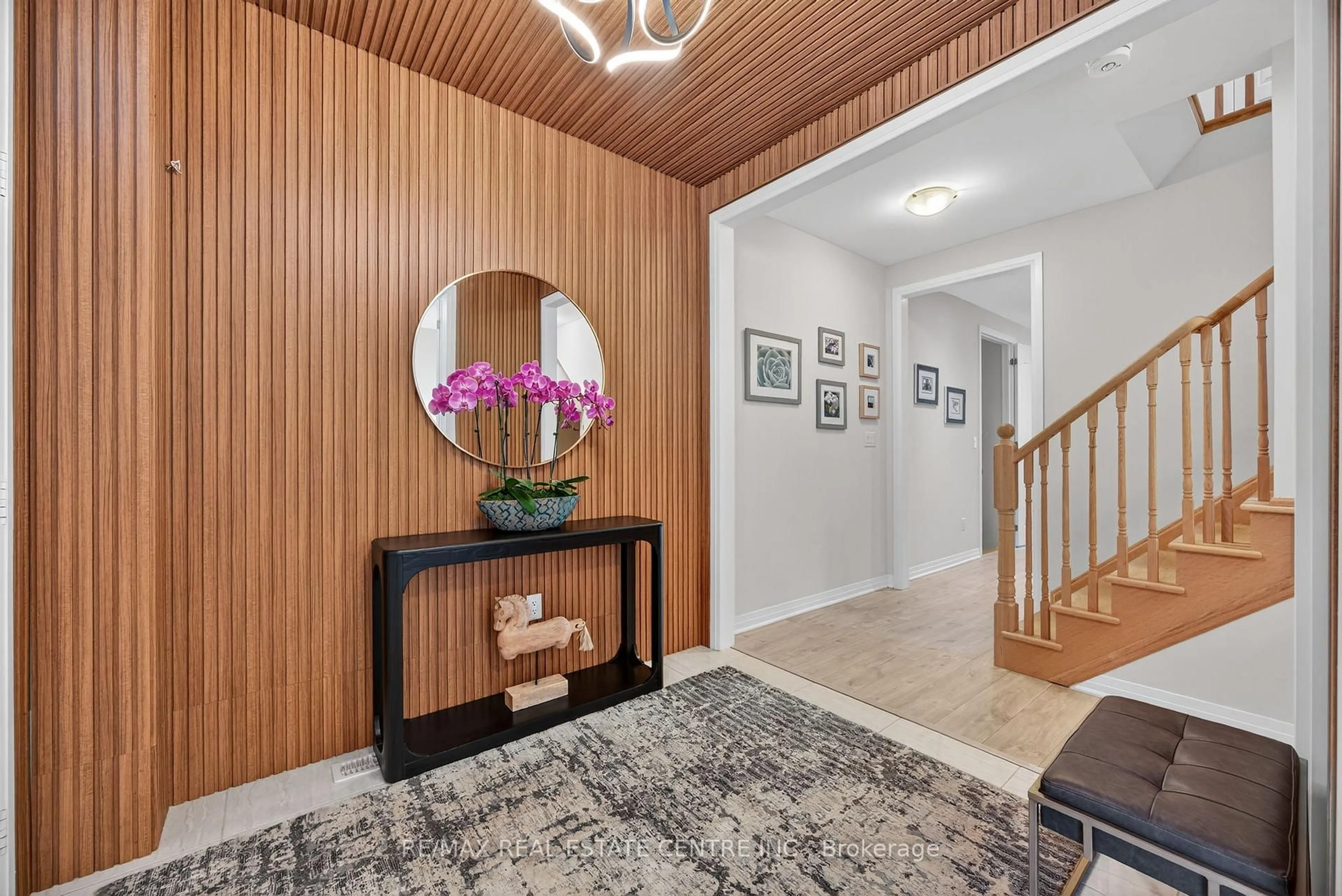 Indoor entryway for 22 Drew Brown Blvd, Orangeville Ontario L9W 6Z4