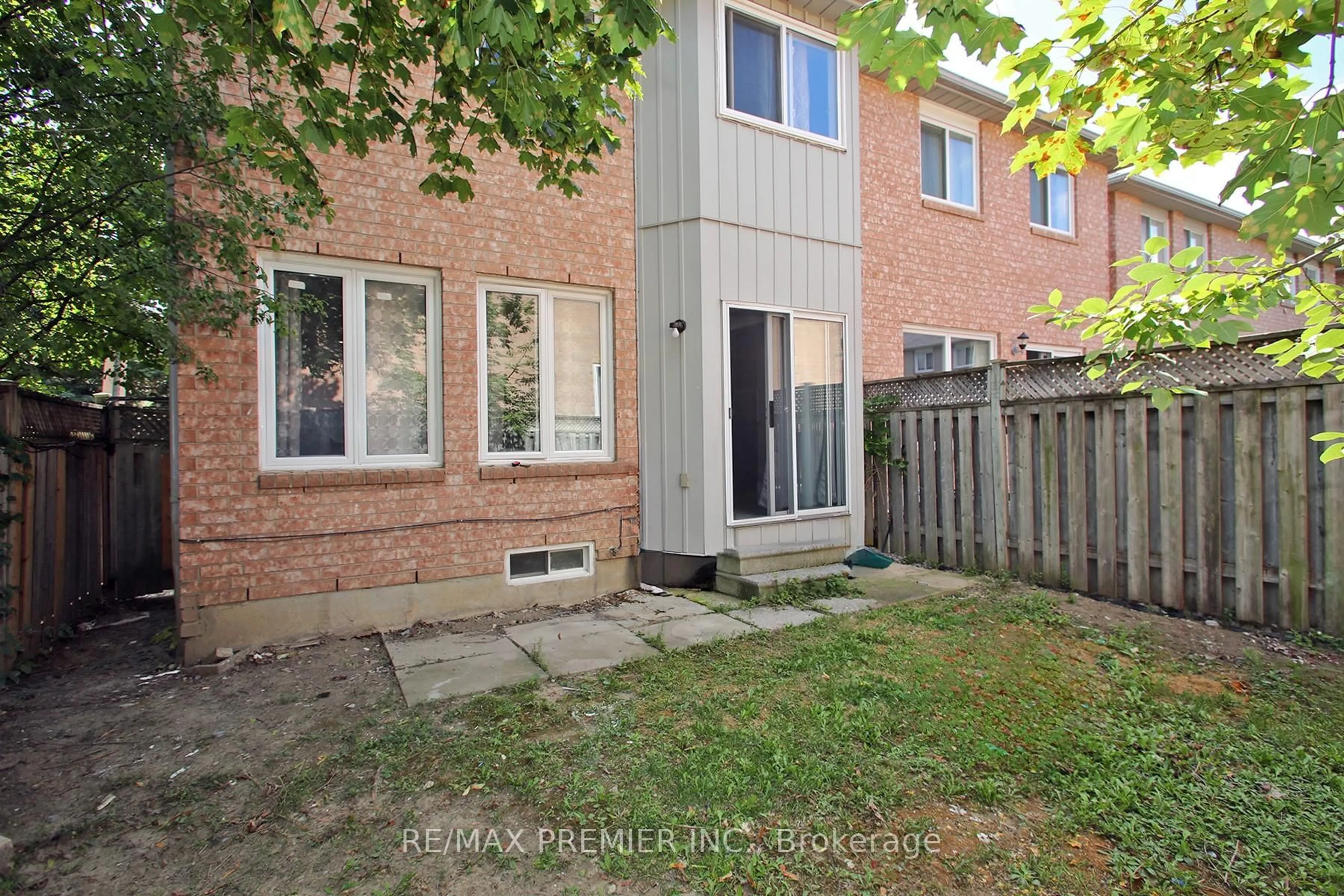 Patio, street for 70 Gilgorm Rd, Brampton Ontario L6X 4P5
