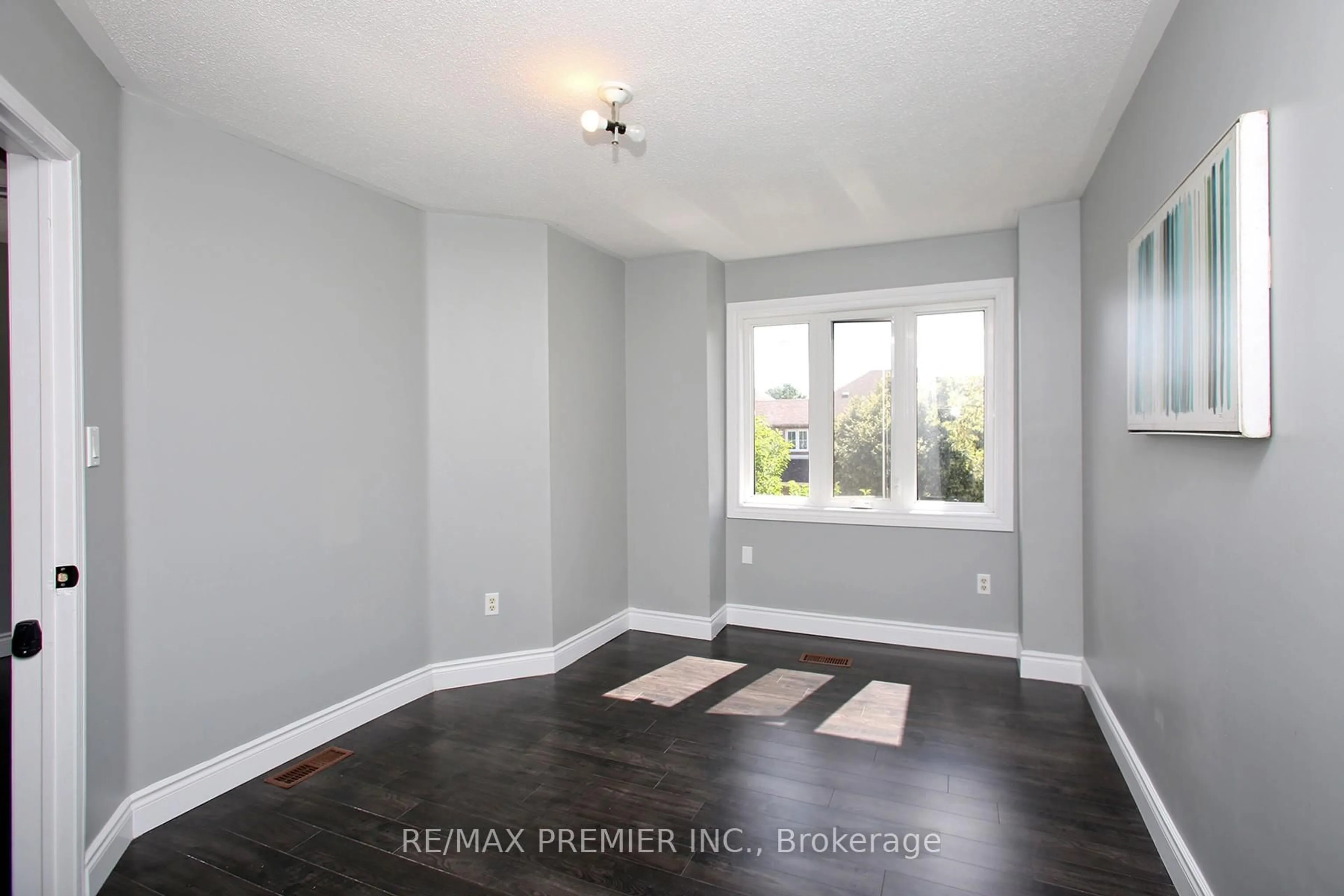 A pic of a room for 70 Gilgorm Rd, Brampton Ontario L6X 4P5