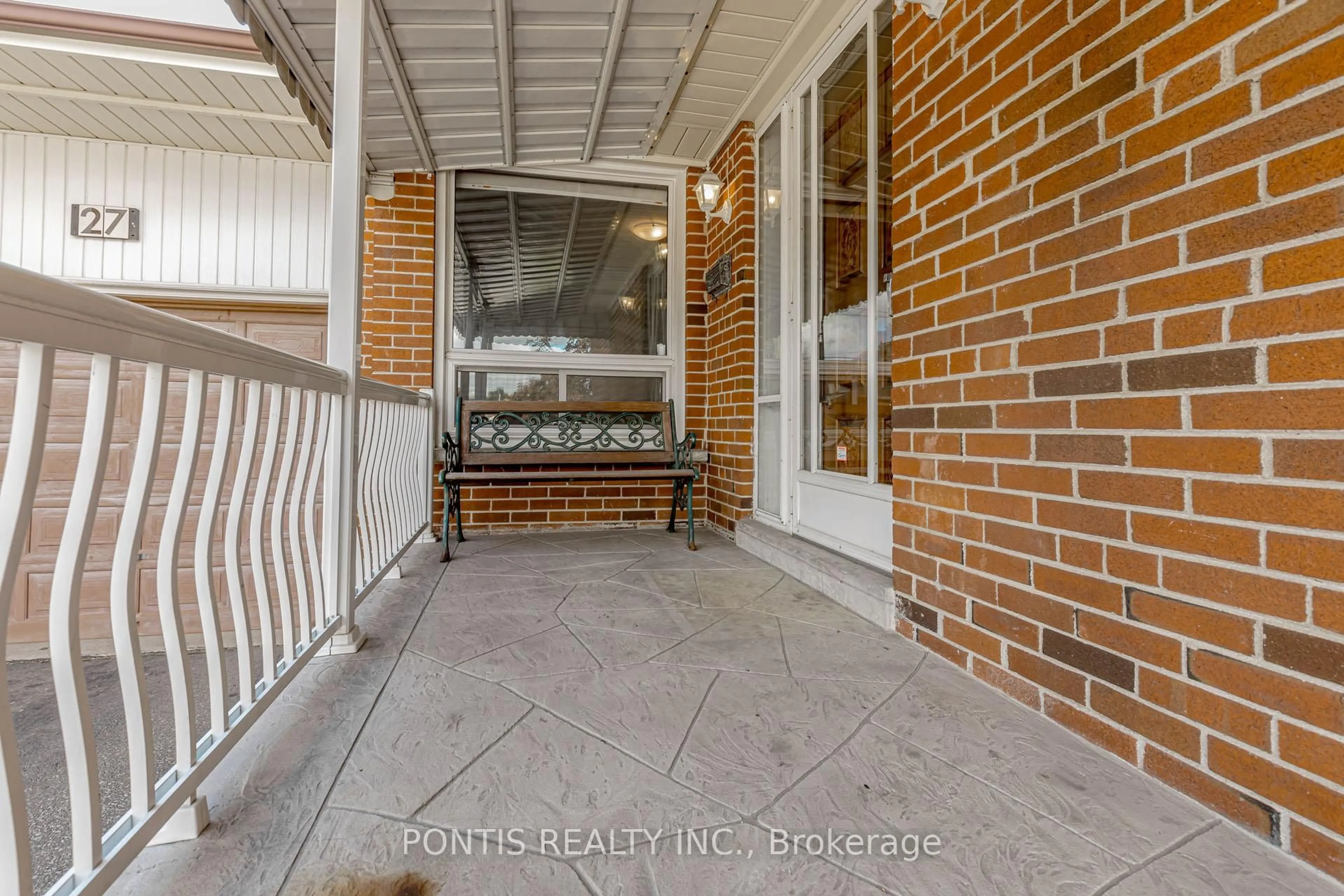 Indoor entryway for 27 DIANA Dr, Toronto Ontario M3M 2W2