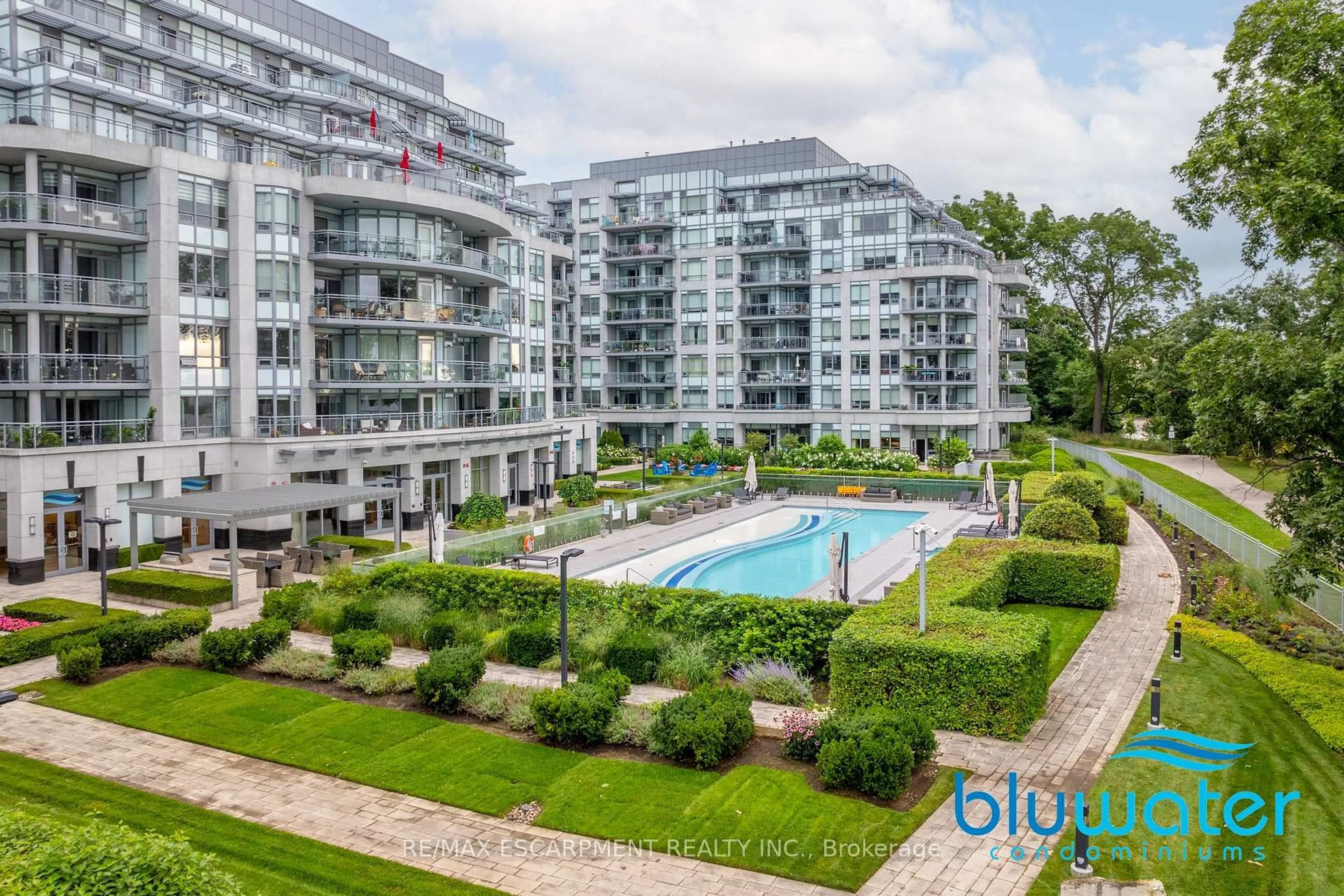 Pool for 3500 Lakeshore Rd #307, Oakville Ontario L6L 0B5
