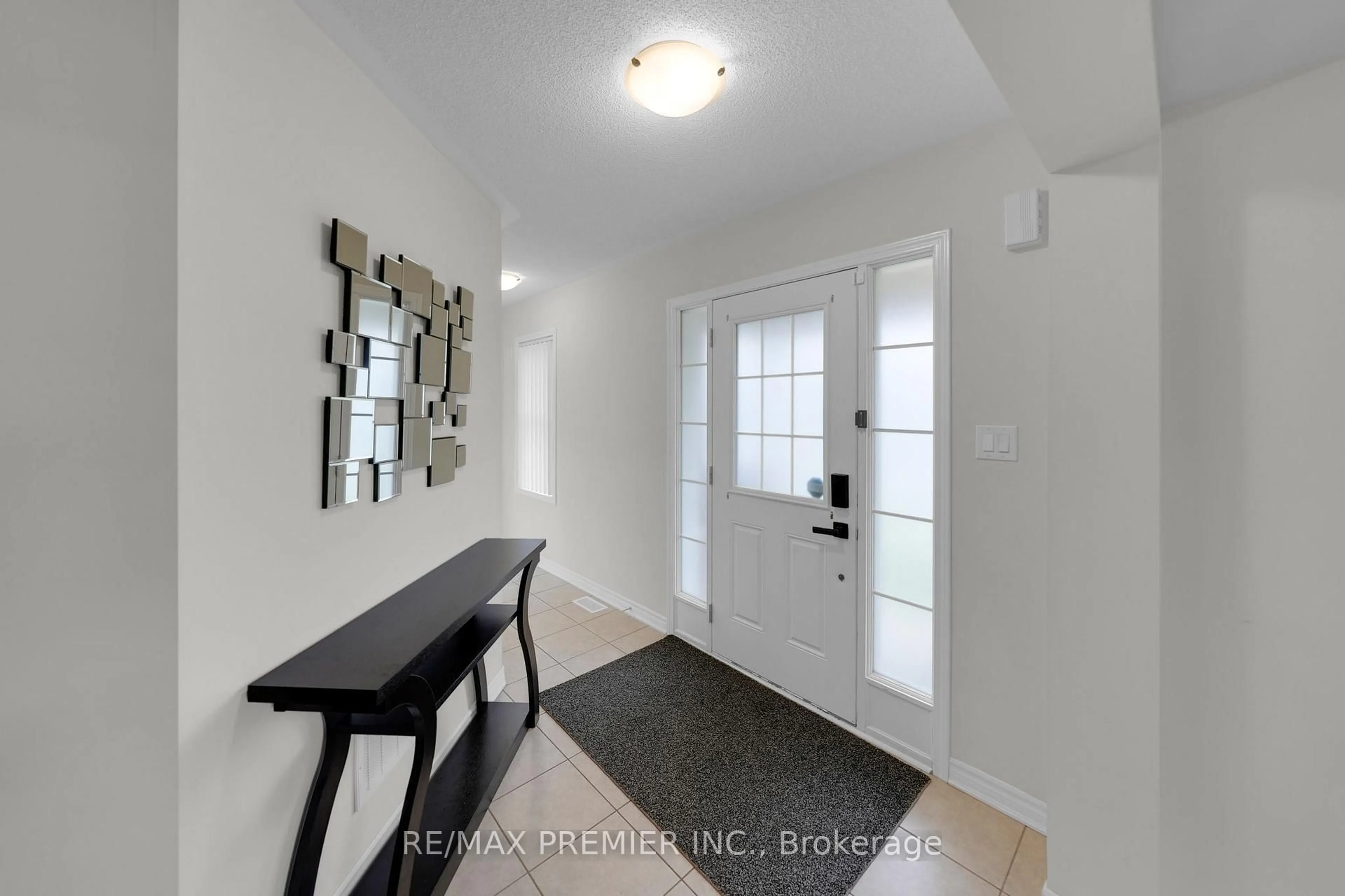 Indoor entryway for 258 Remembrance Rd, Brampton Ontario L7A 4P4