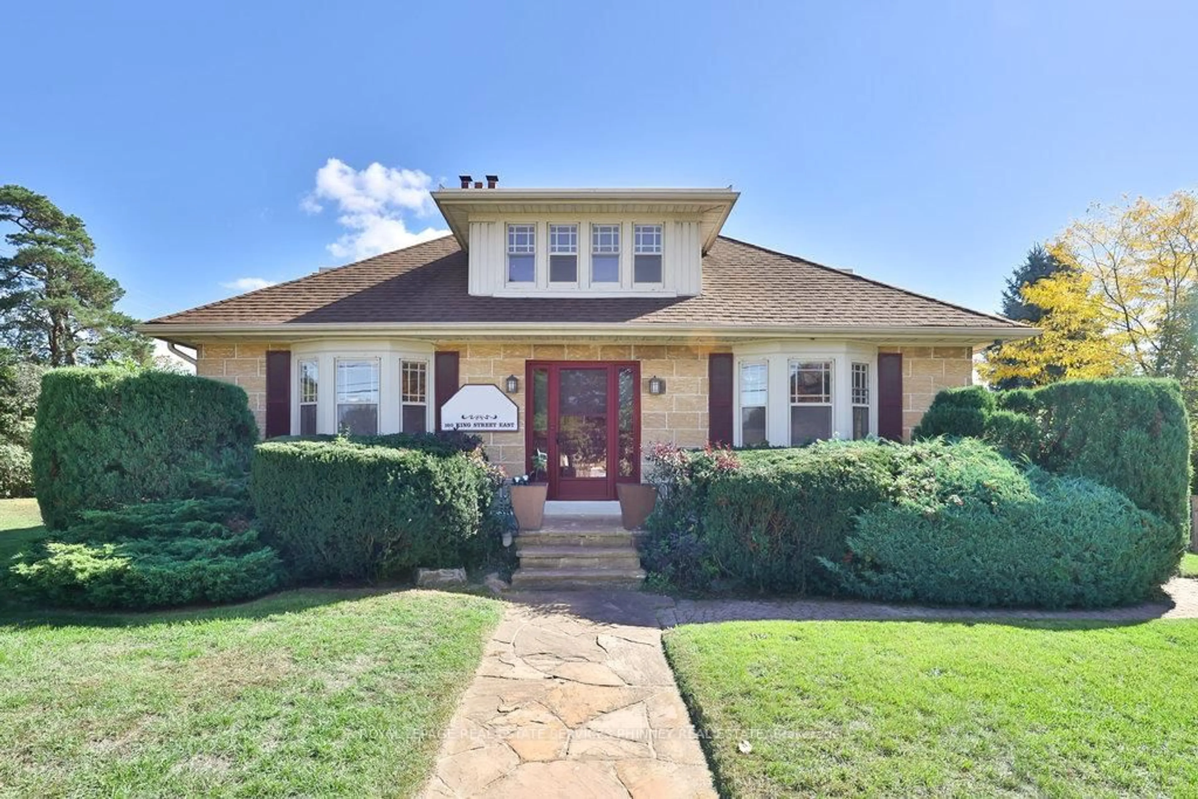 Home with brick exterior material, street for 160 King St, Mississauga Ontario L5A 1T2