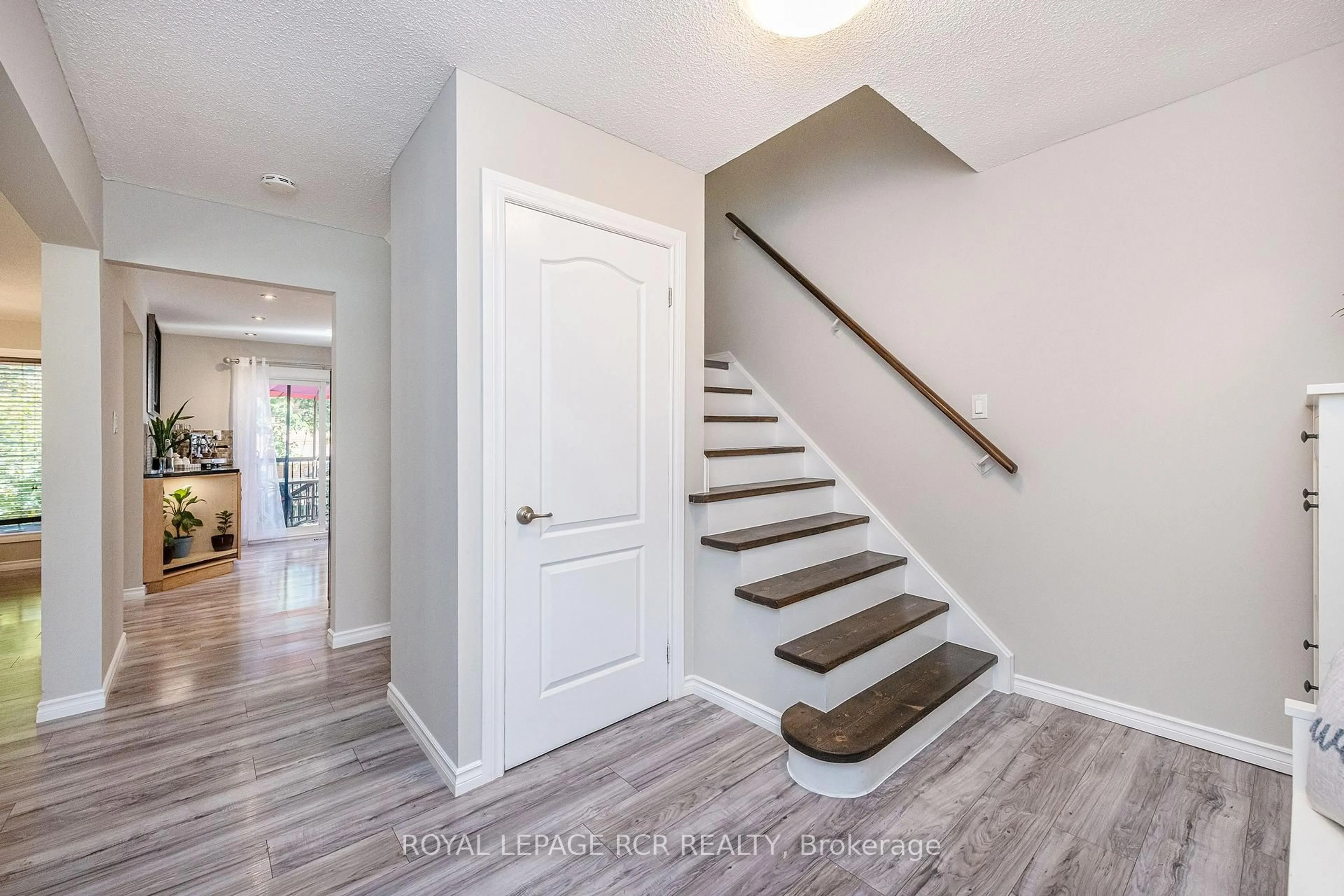 Indoor entryway for 19 Shenstone Ave, Brampton Ontario L6Z 2Y9