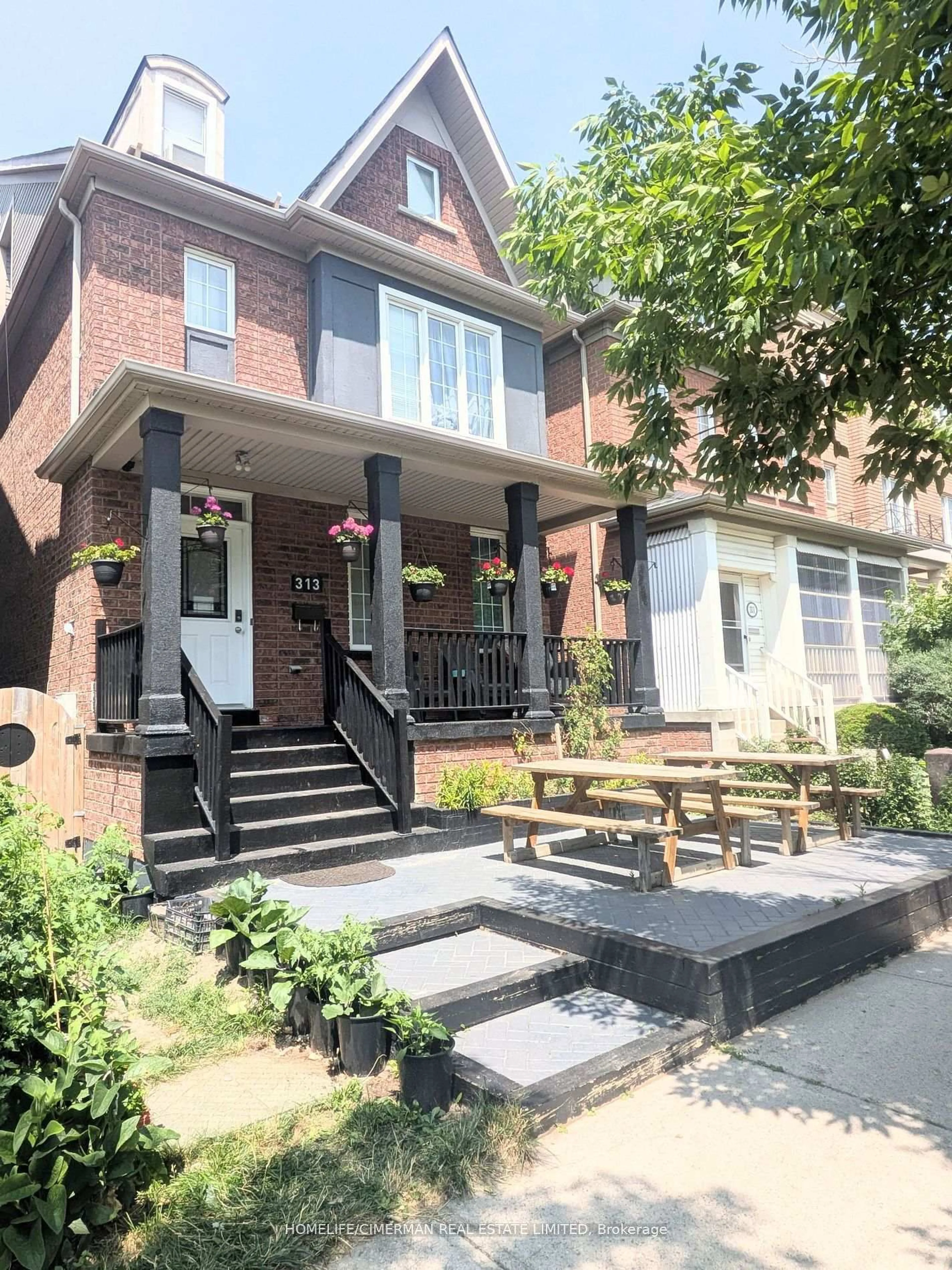 Home with brick exterior material, street for 313 Murray Ross Pkwy, Toronto Ontario M3J 3N8