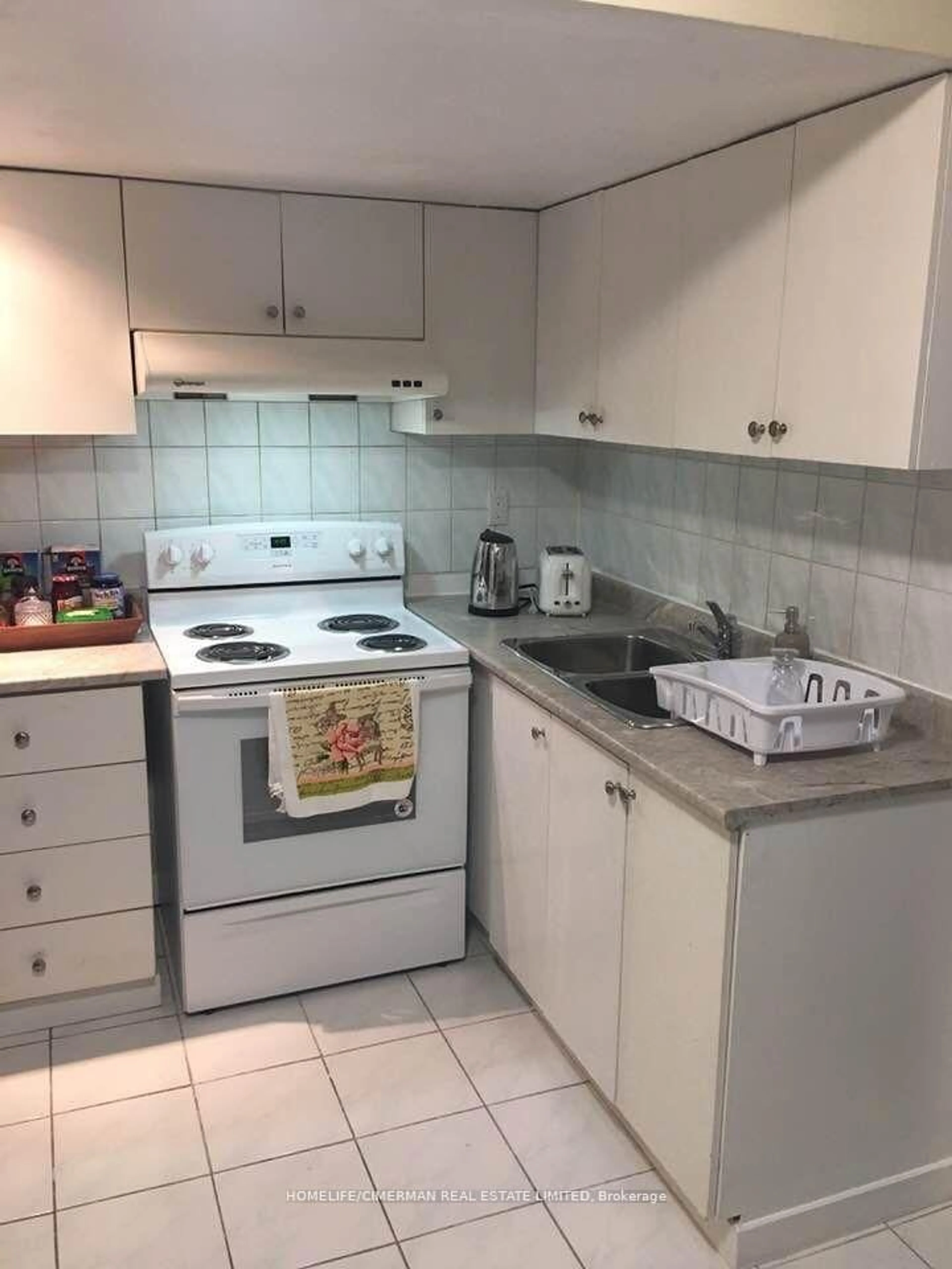 Standard kitchen, unknown for 313 Murray Ross Pkwy, Toronto Ontario M3J 3N8