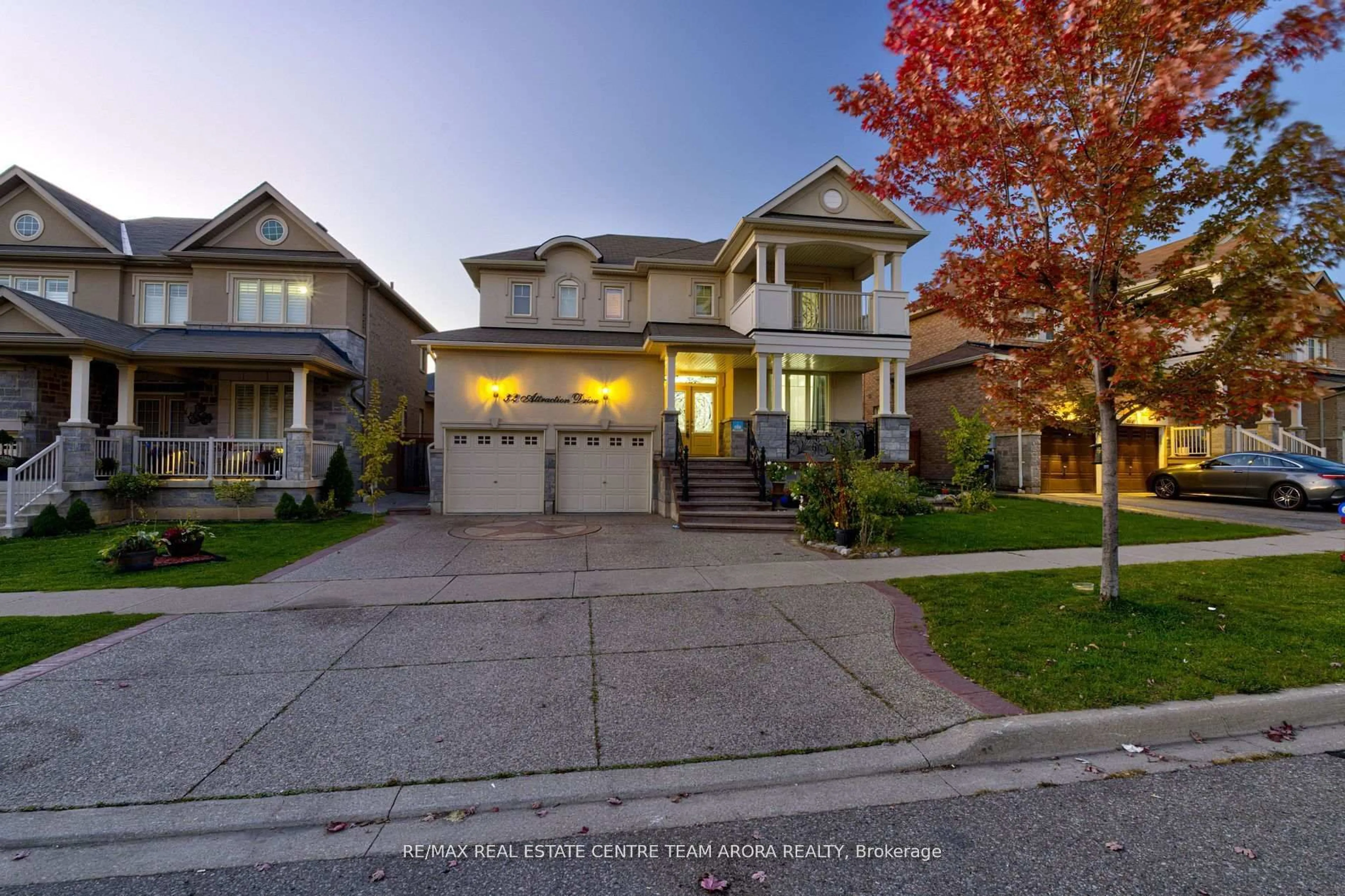 Home with vinyl exterior material, street for 32 Attraction Dr, Brampton Ontario L6Y 2Z8