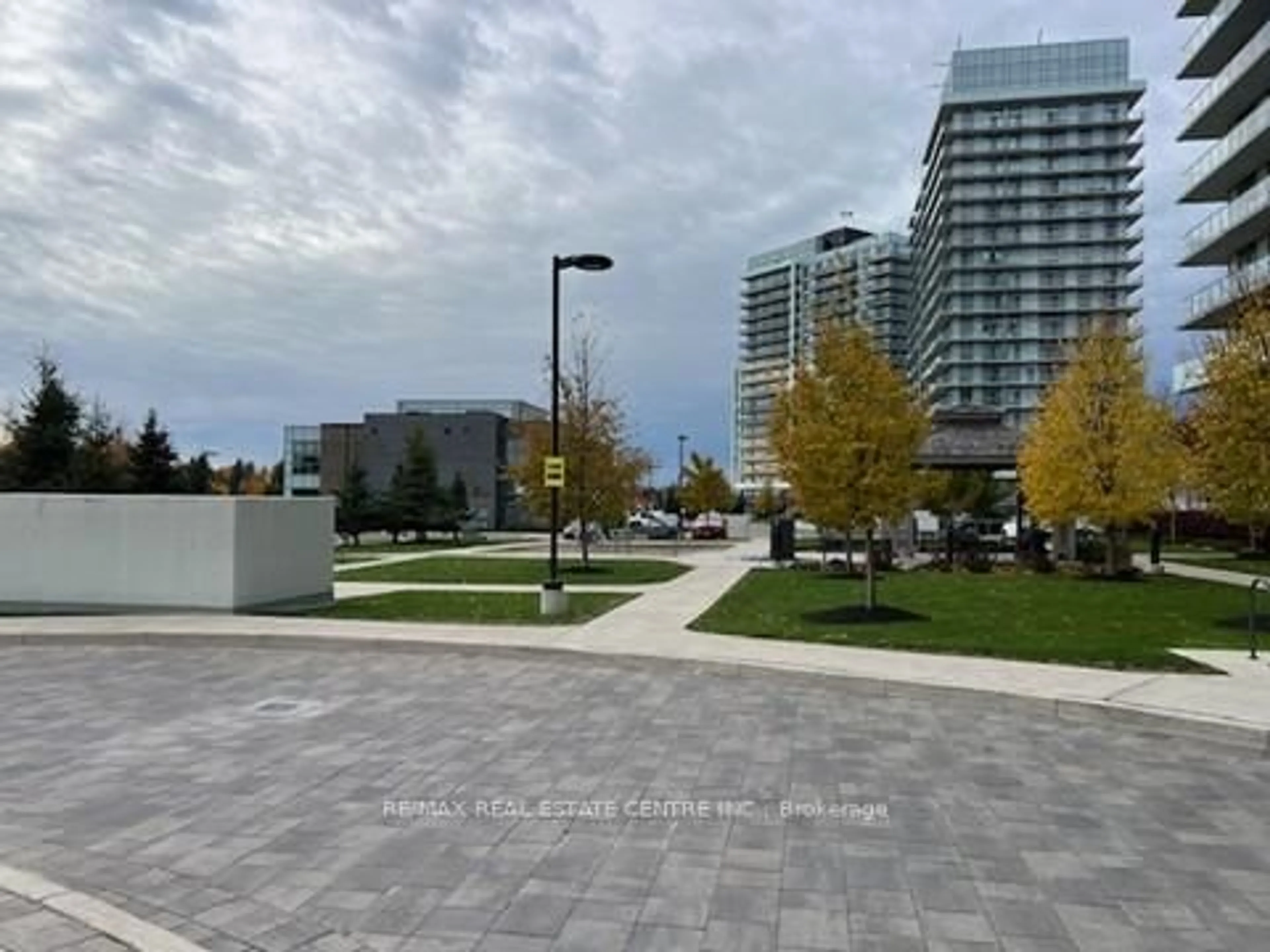 Patio, street for 4699 Glen Erin Dr #1601, Mississauga Ontario L5N 3L3