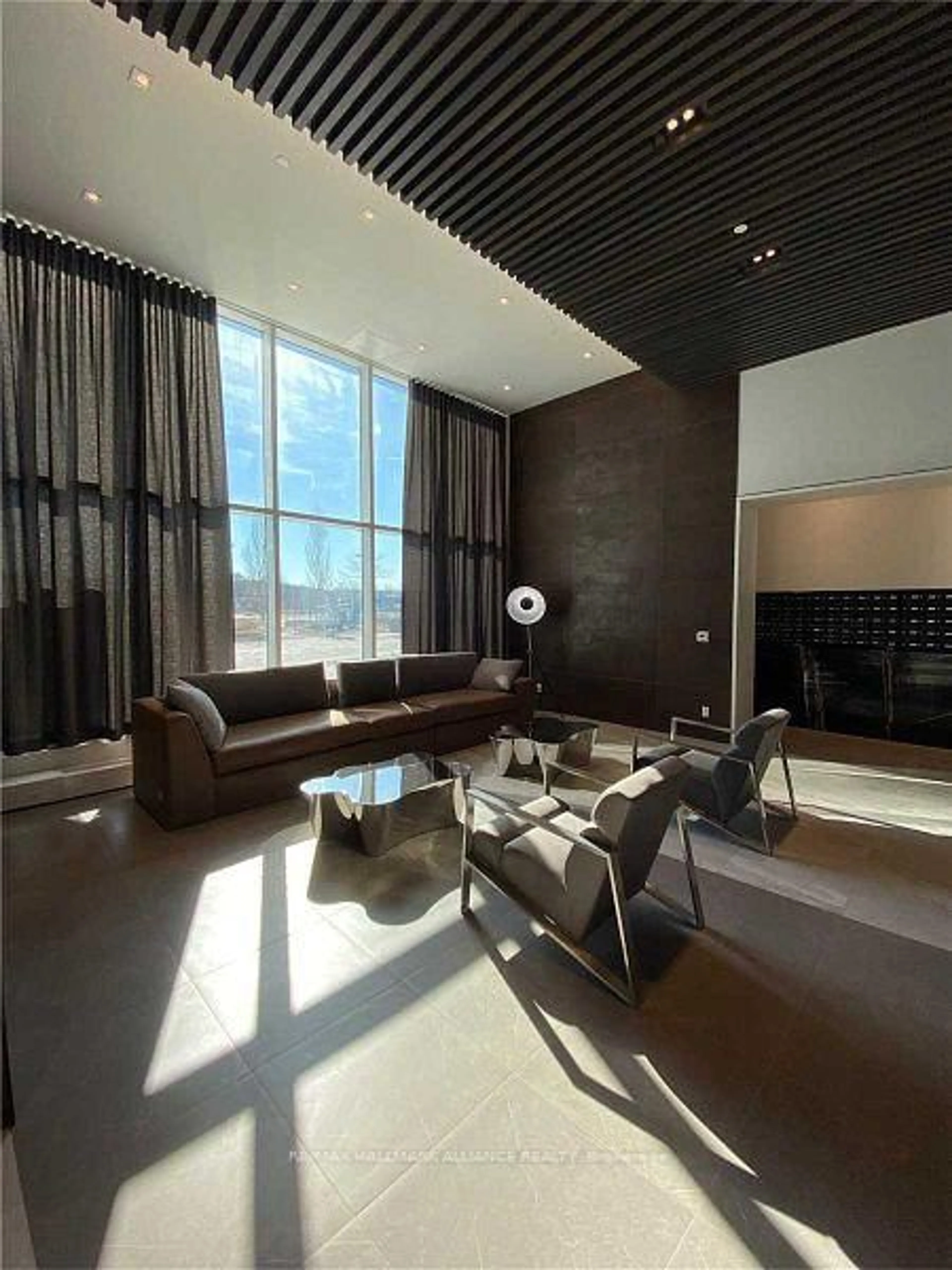 Lobby for 2485 Taunton Rd #825, Oakville Ontario L6H 3R8