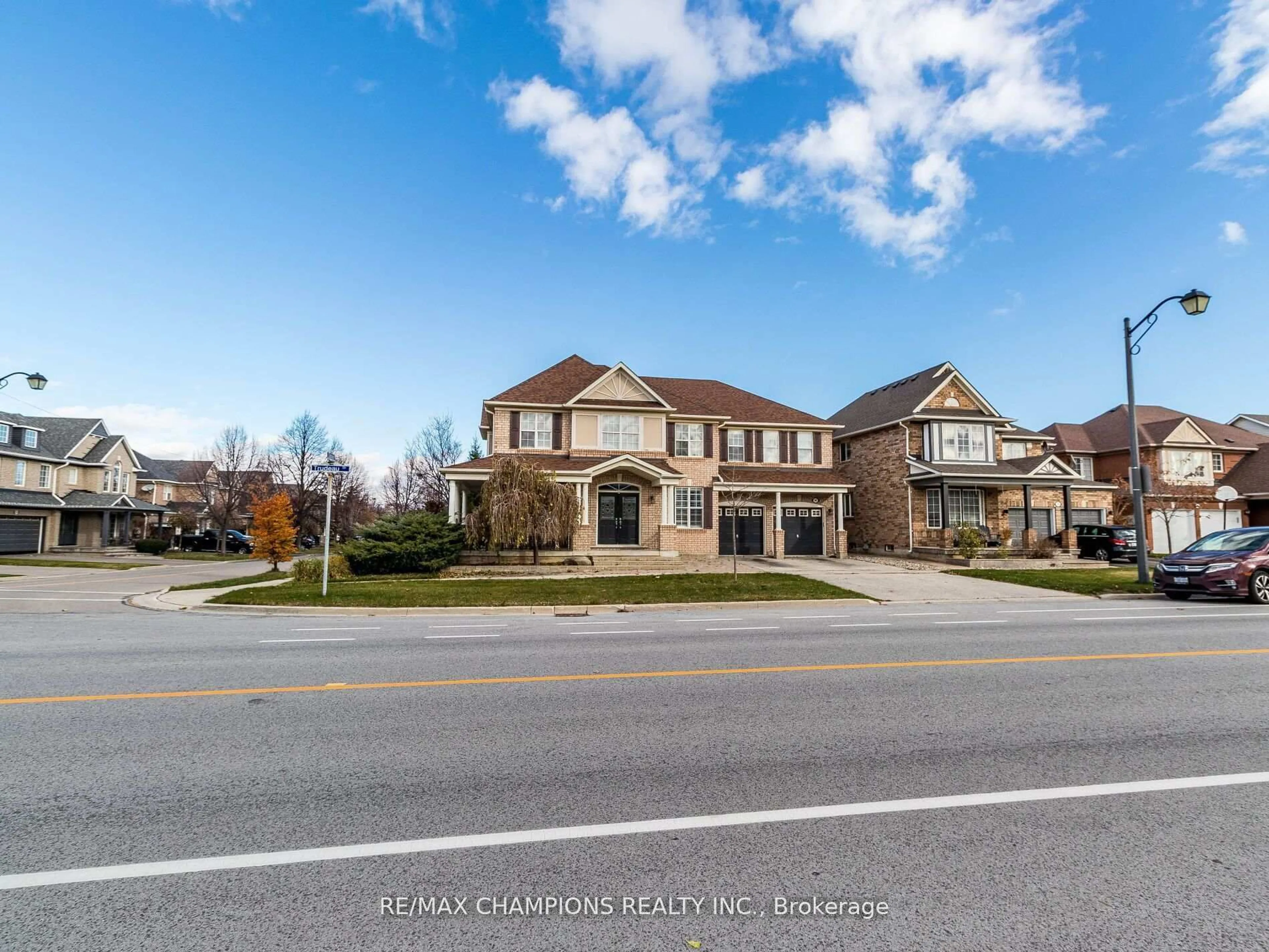 Home with brick exterior material, street for 707 Trudeau Dr, Milton Ontario L9T 5L4