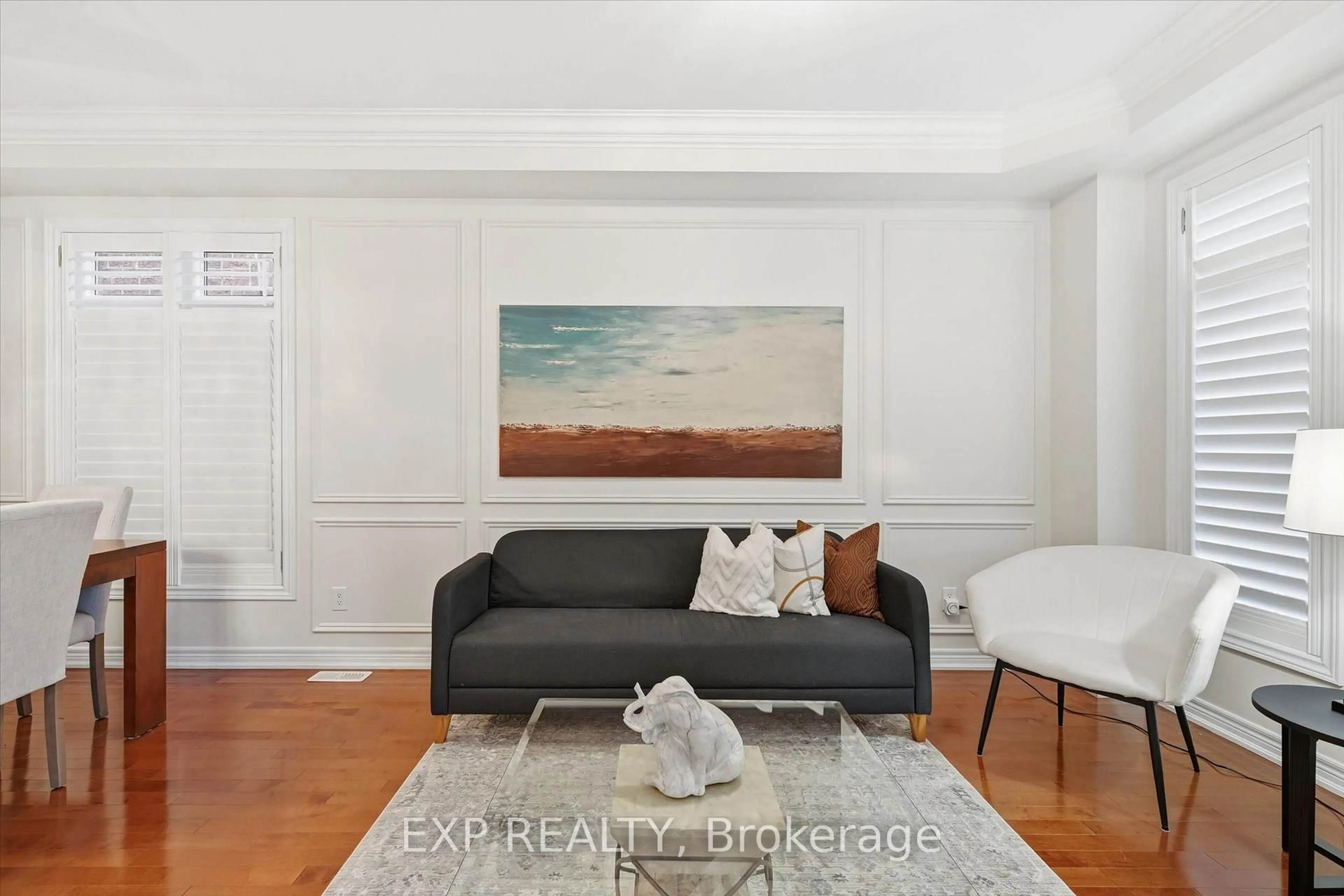 Living room with furniture, unknown for 266 Admiral Dr, Oakville Ontario L6L 0B9