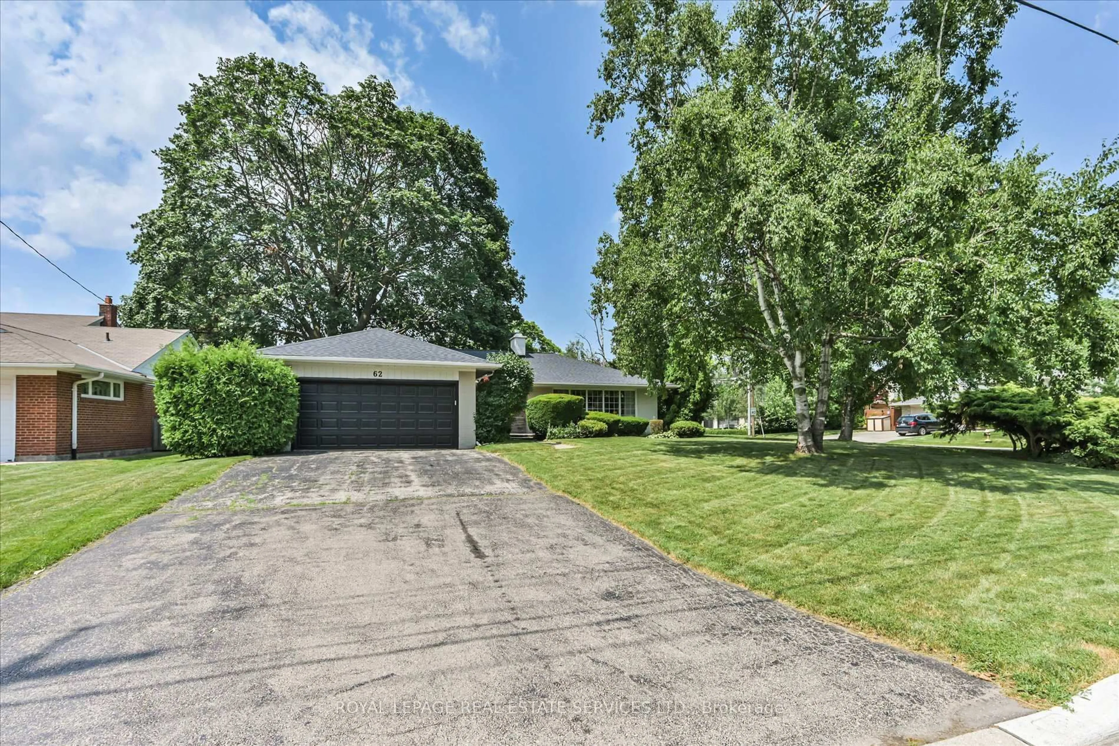 A pic from outside/outdoor area/front of a property/back of a property/a pic from drone, street for 62 Princess Margaret Blvd, Toronto Ontario M9A 2A2