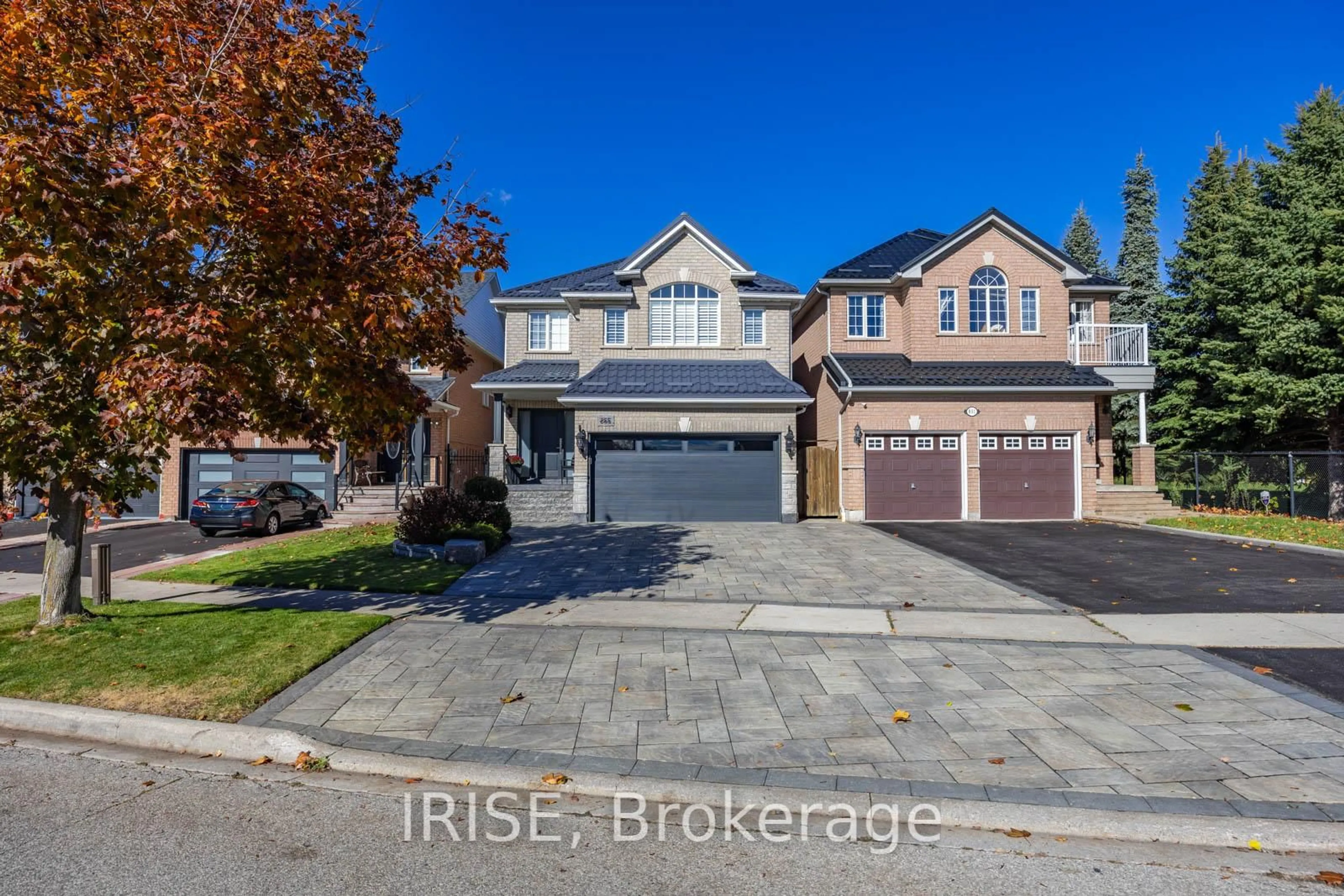 Home with brick exterior material, street for 855 Knotty Pine Grve, Mississauga Ontario L5W 1K2