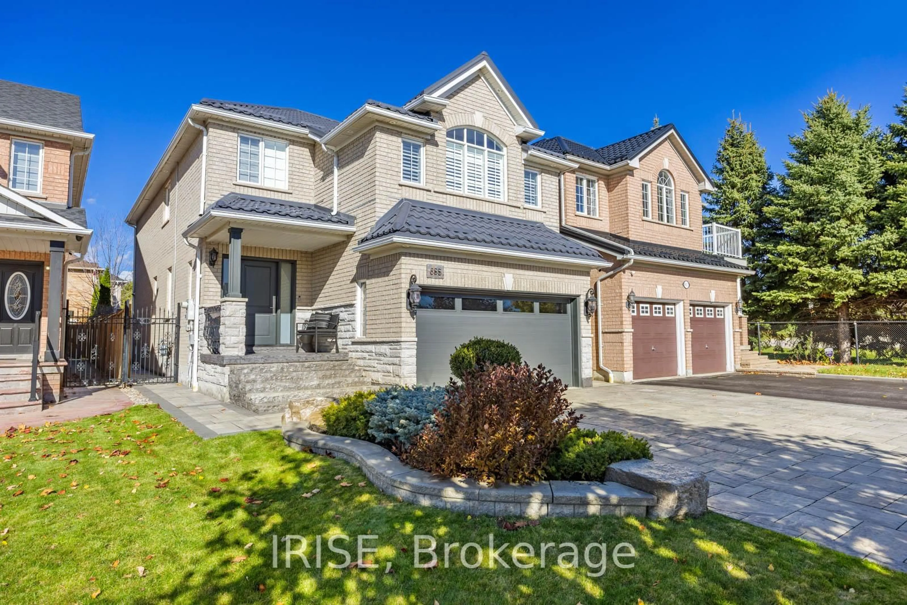 Home with brick exterior material, street for 855 Knotty Pine Grve, Mississauga Ontario L5W 1K2