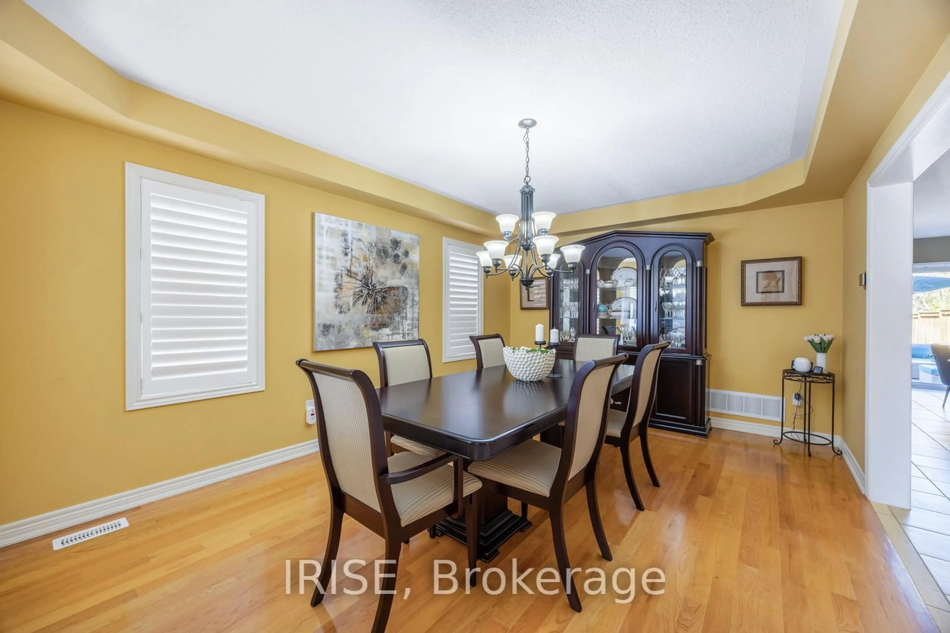Dining room, wood/laminate floor for 855 Knotty Pine Grve, Mississauga Ontario L5W 1K2