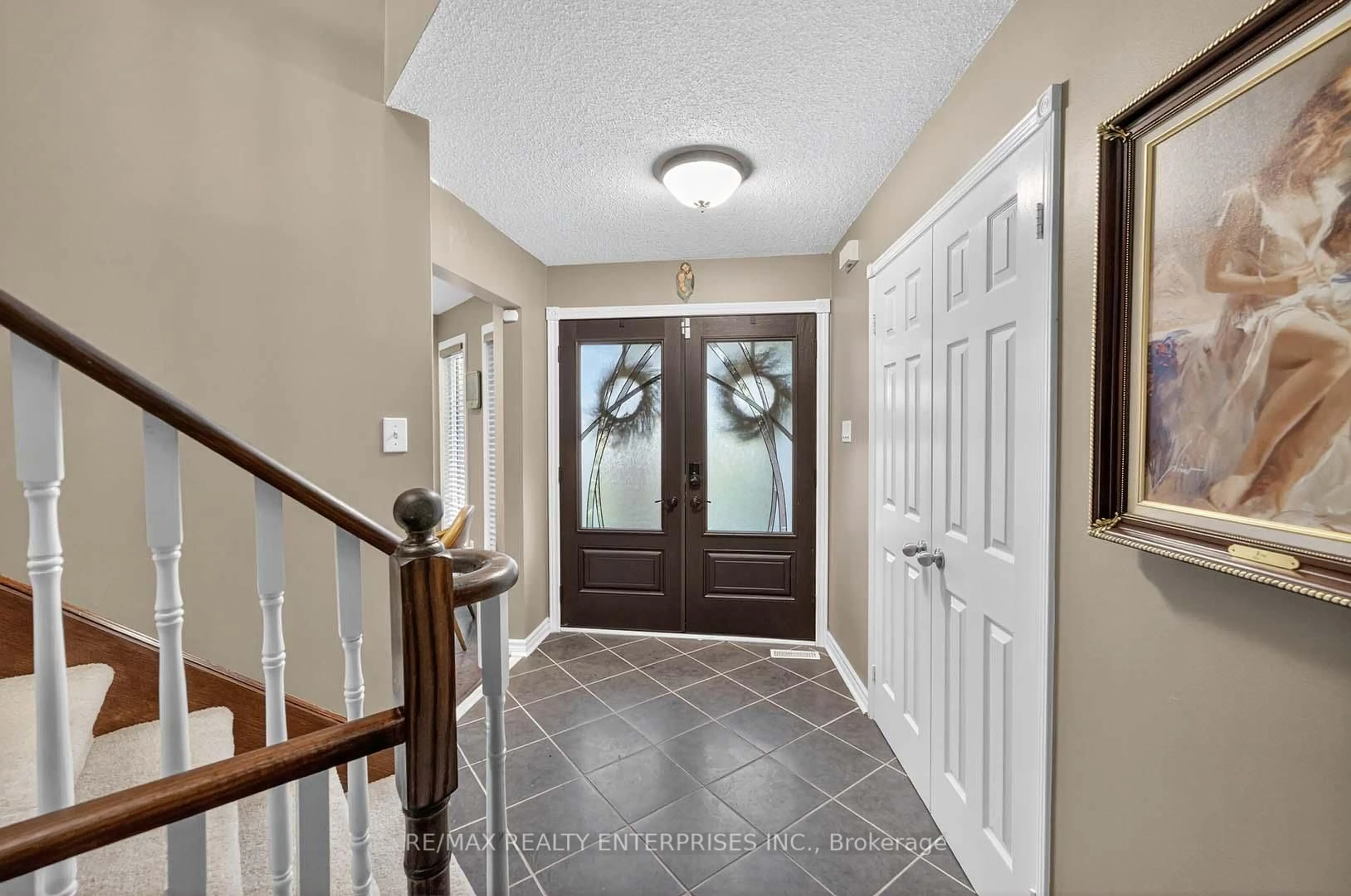 Indoor entryway for 115 Vivians Cres, Brampton Ontario L6Y 4T8